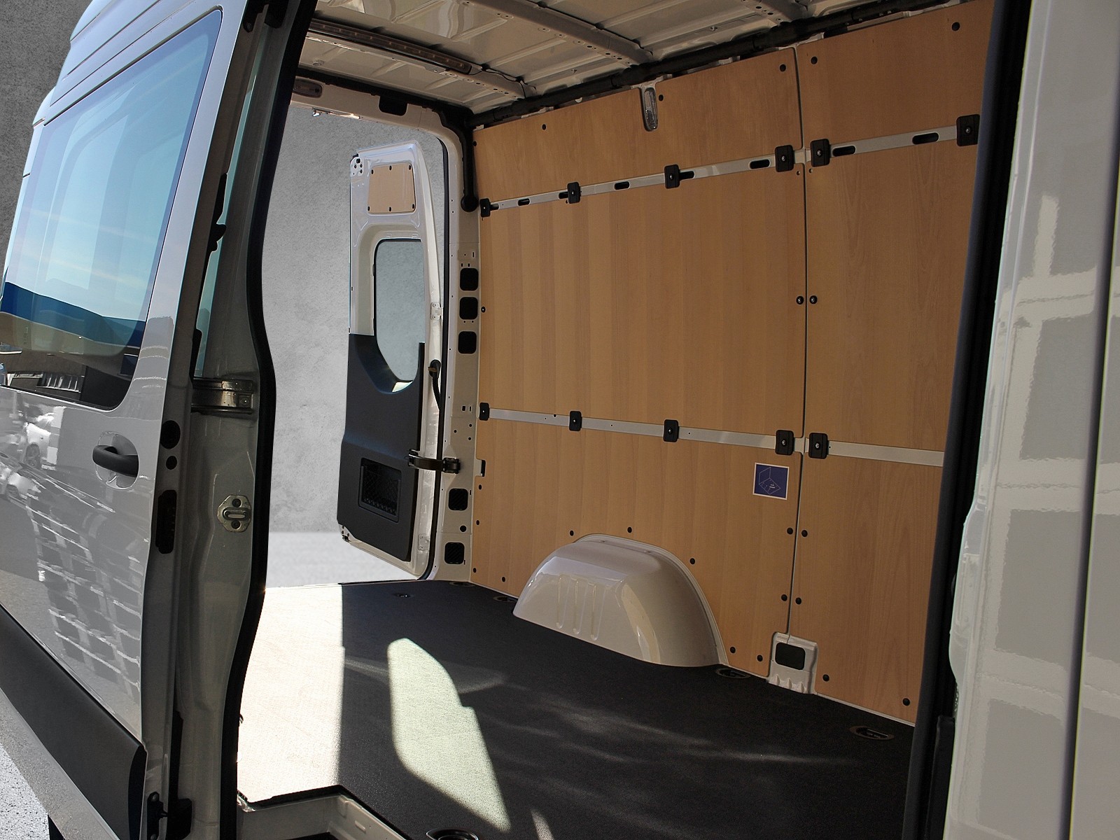 MERCEDES-BENZ eSprinter 320 Pro KA 3665mm S-image-5