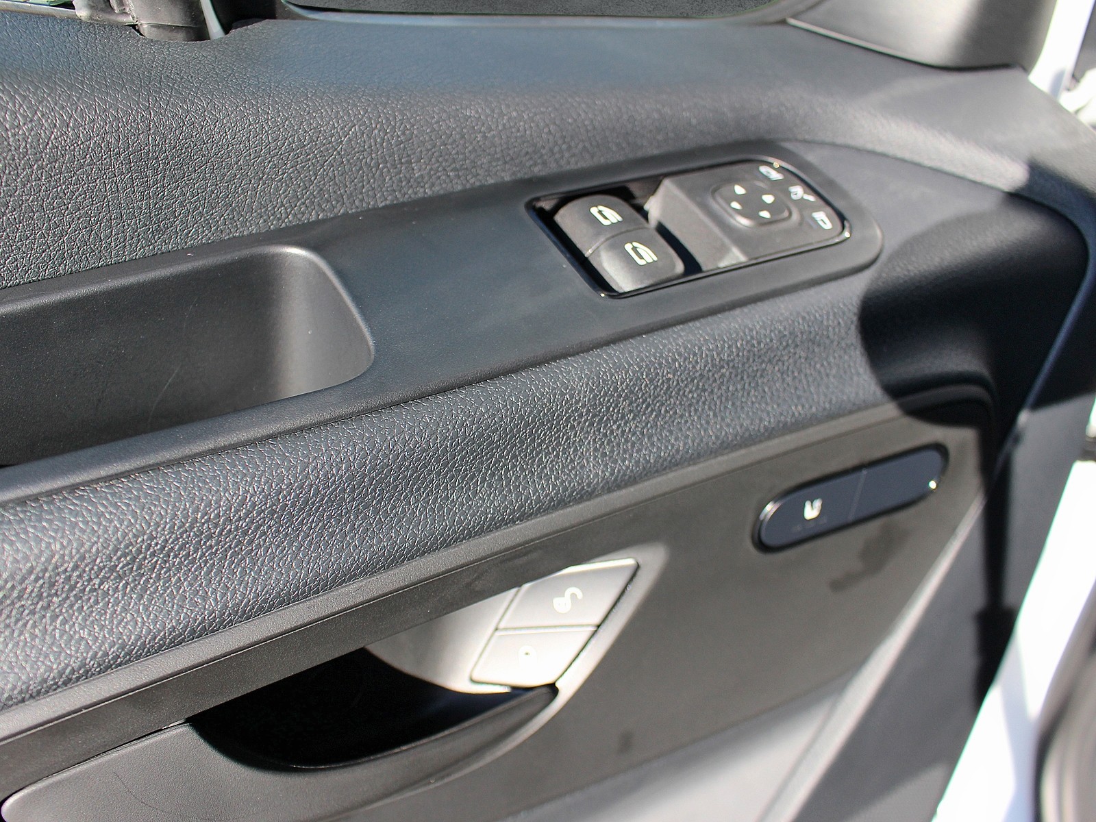 MERCEDES-BENZ eSprinter 320 Pro KA 3665mm S-image-8