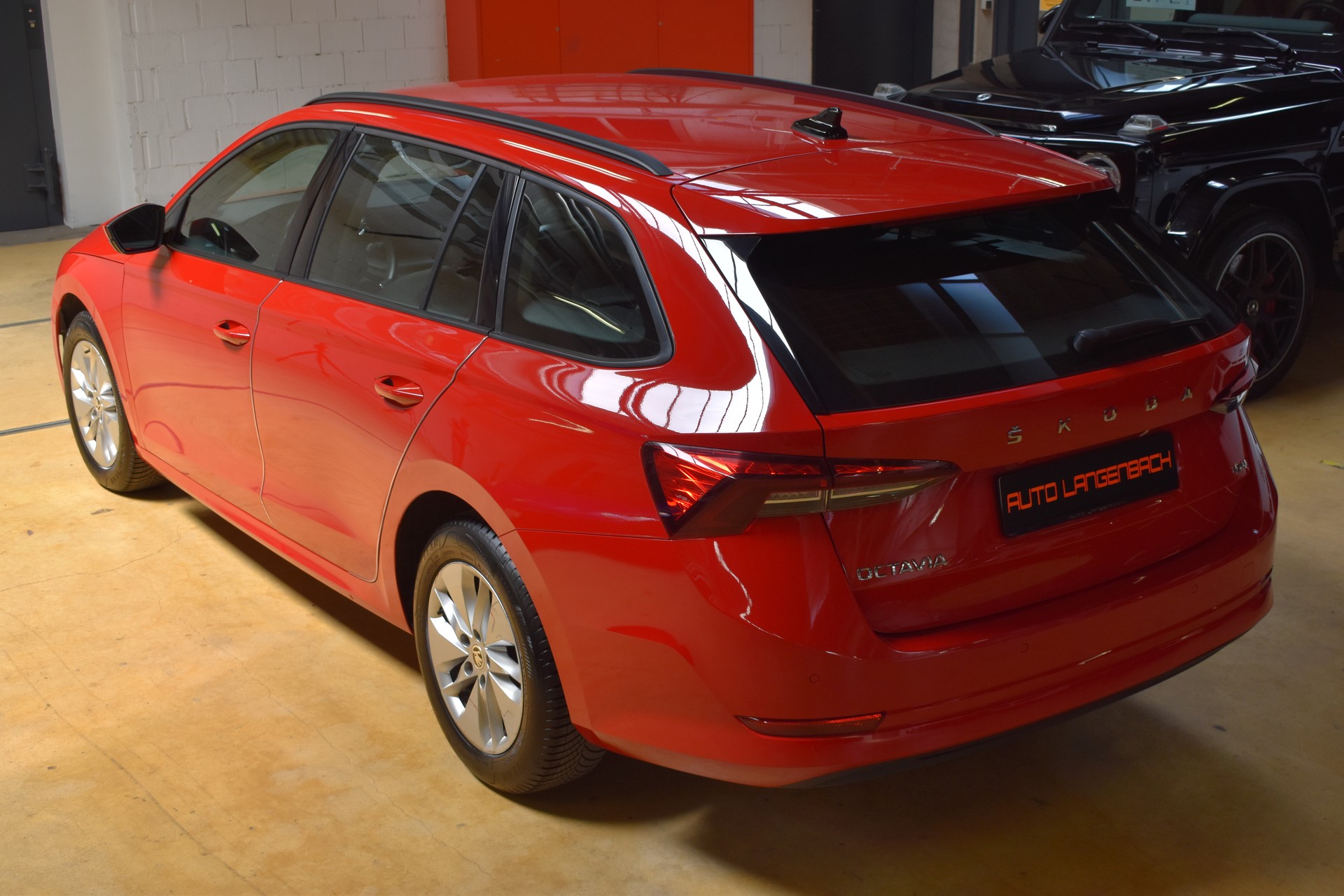 SKODA Octavia Combi 2.0 TDI DSG Ambition 4x4 - New Model 2021 - 150PS-showroom-element-2