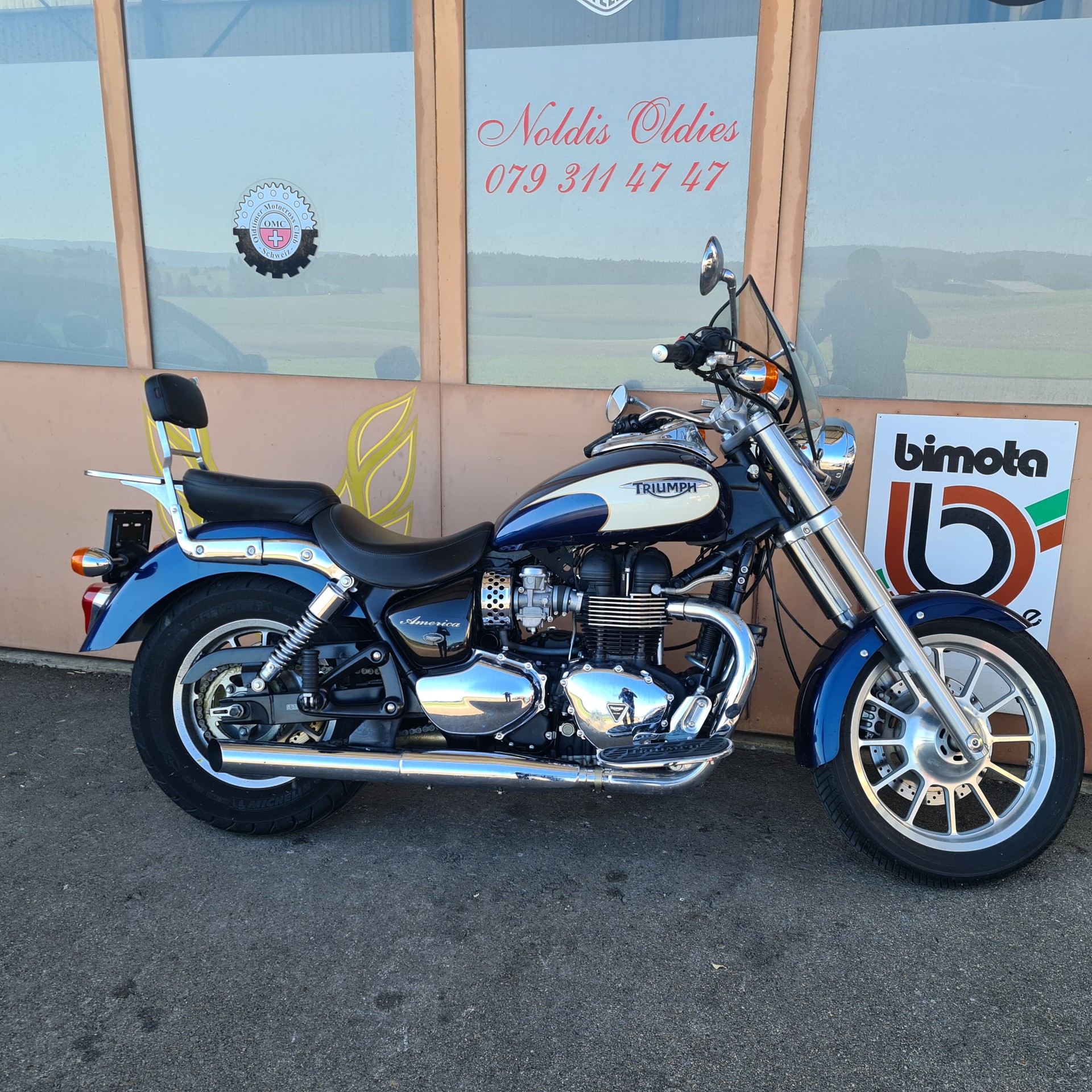 TRIUMPH America 900 i-image-1