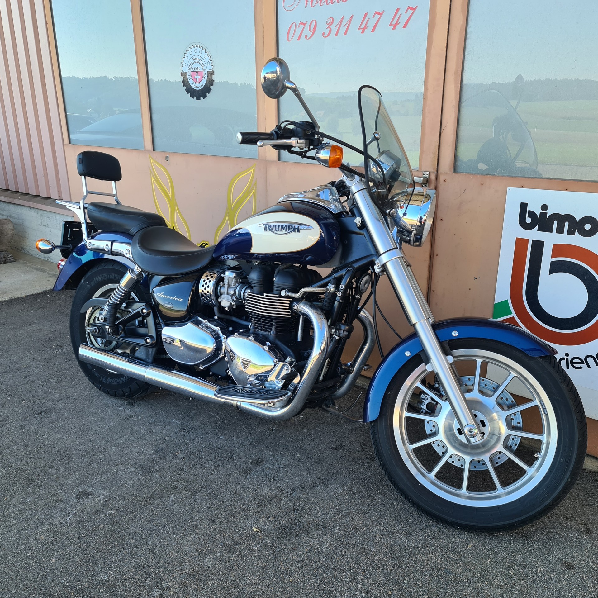 TRIUMPH America 900 i-image-0