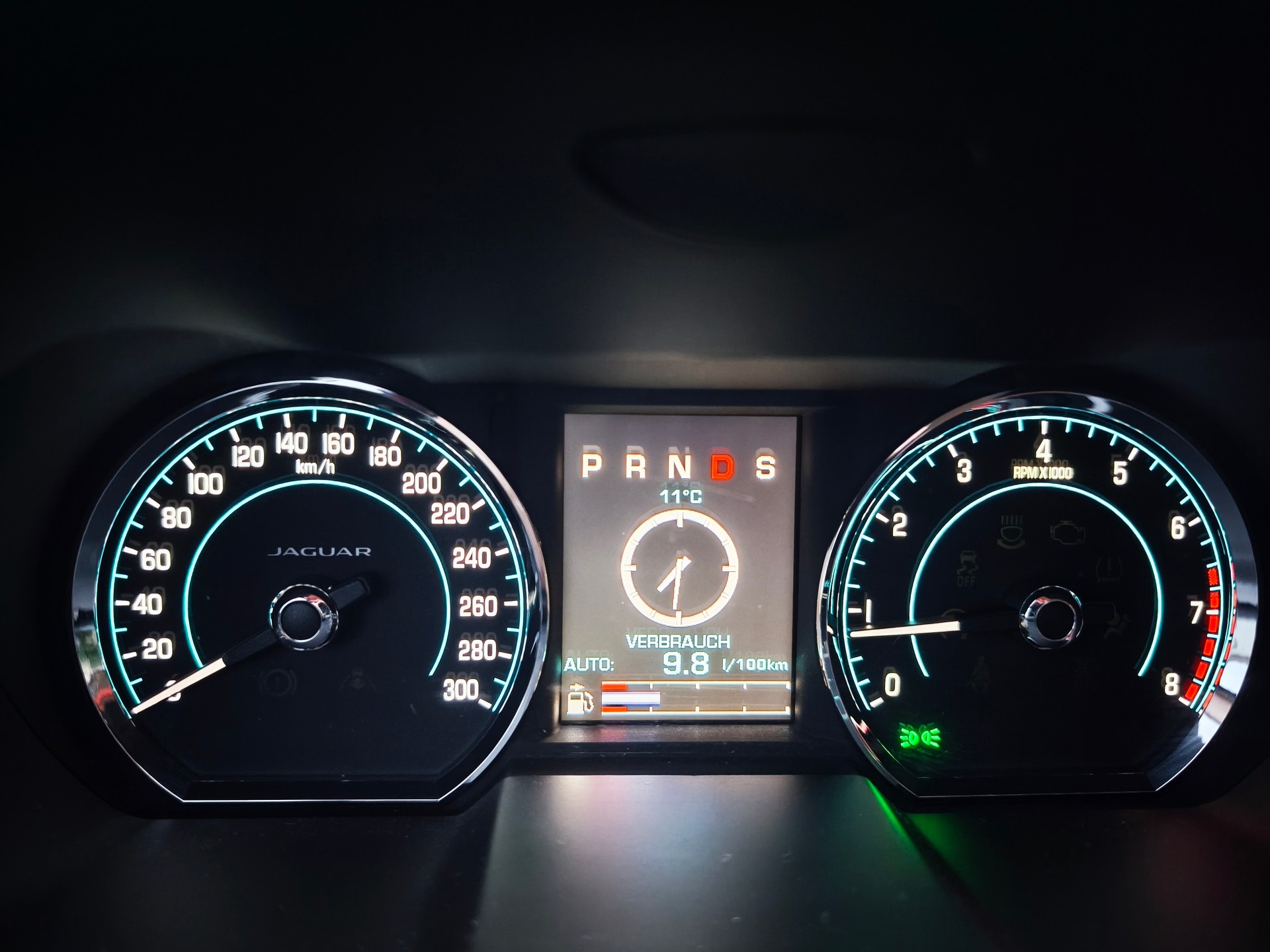 JAGUAR XF 3.0 V6 S/C 4x4-image-13