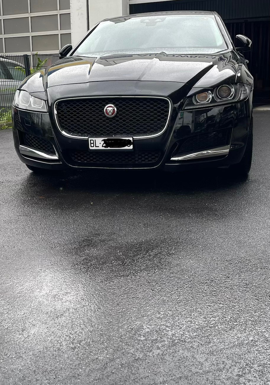 JAGUAR XF 20d Pure Automatic-image-9