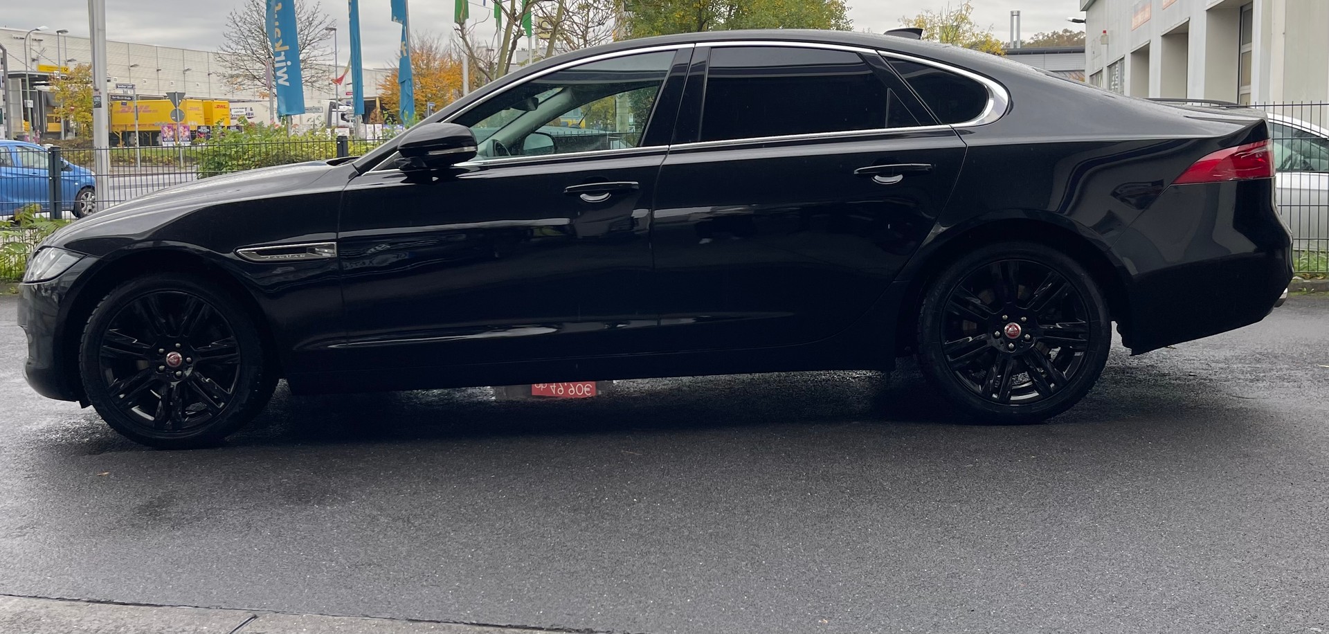 JAGUAR XF 20d Pure Automatic-image-12