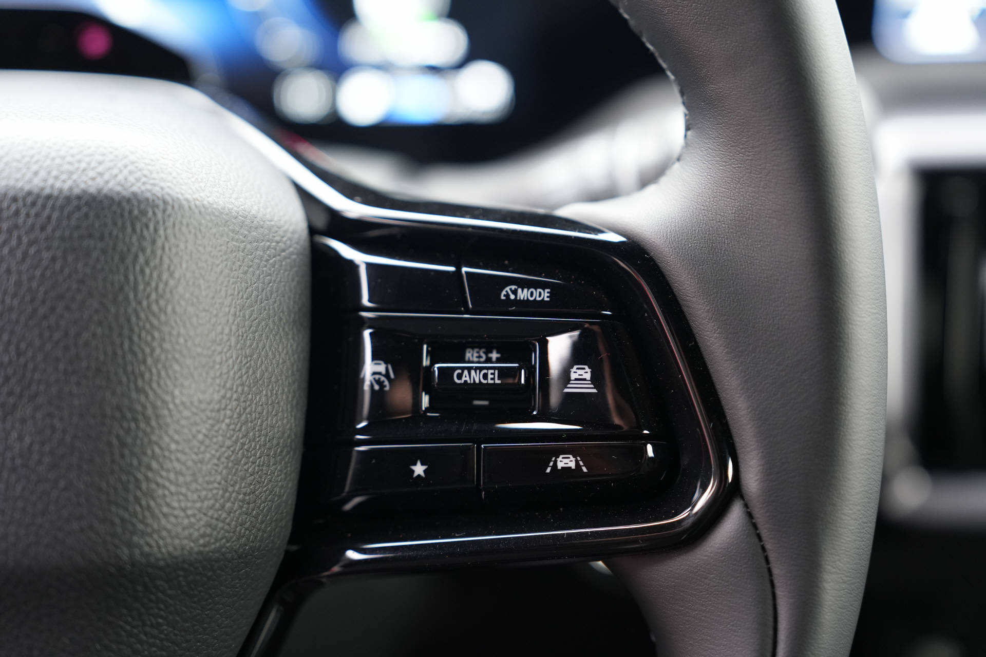 TOYOTA Urban Cruiser Premium AWD-image-13