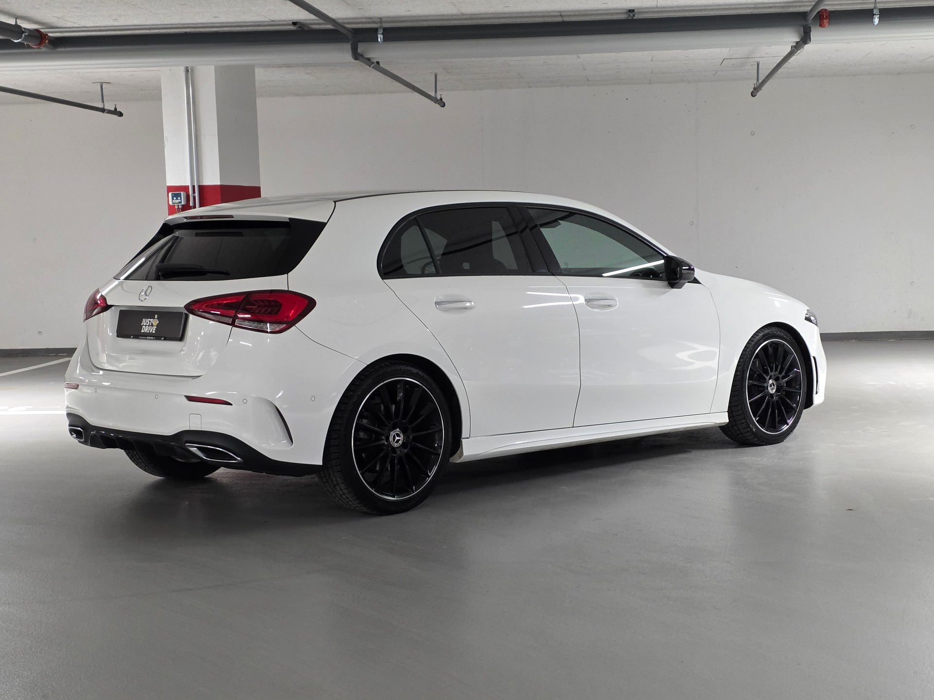 MERCEDES-BENZ A 200 AMG Line 7G-DCT-image-4