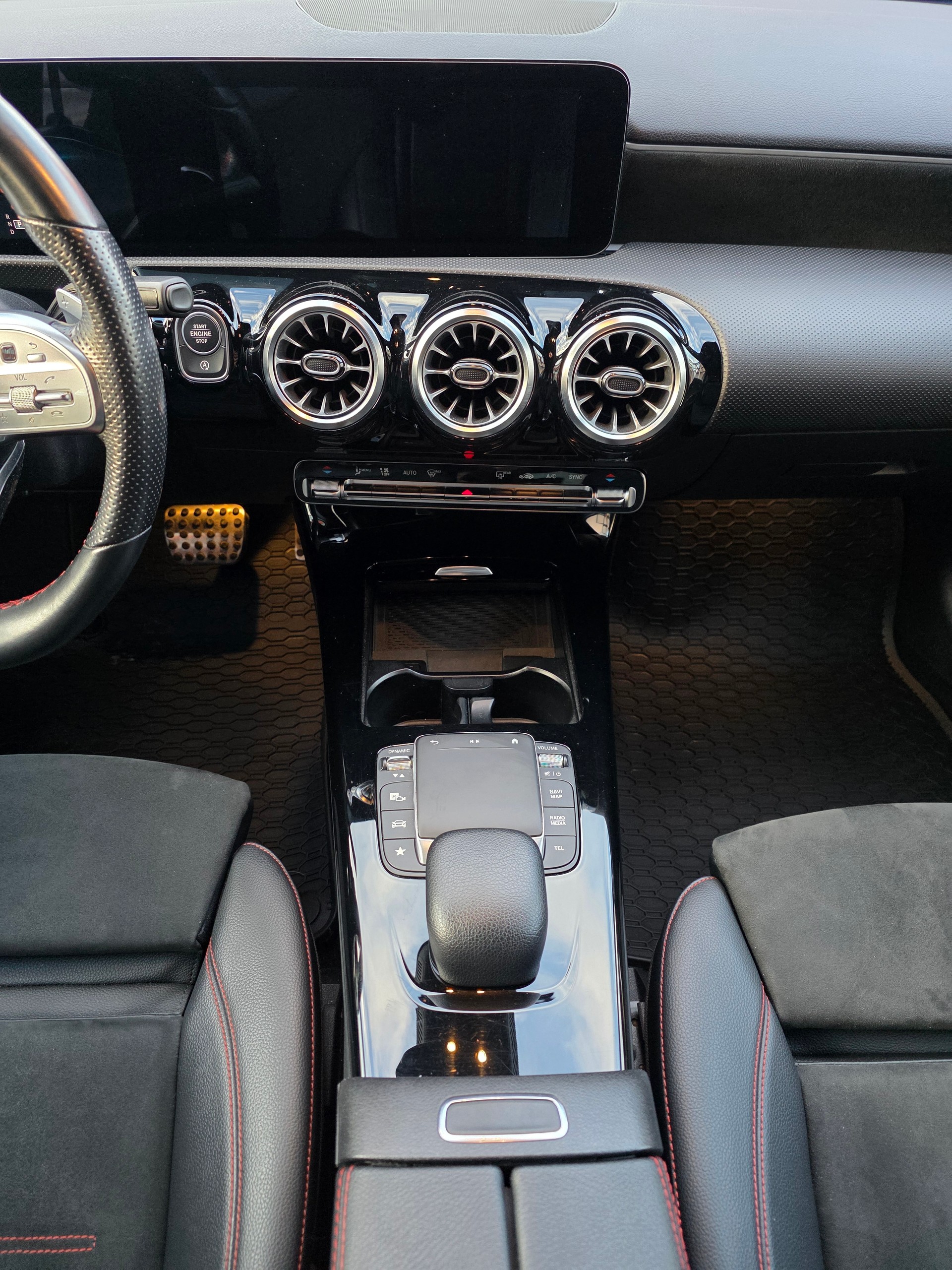 MERCEDES-BENZ A 200 AMG Line 7G-DCT-image-15