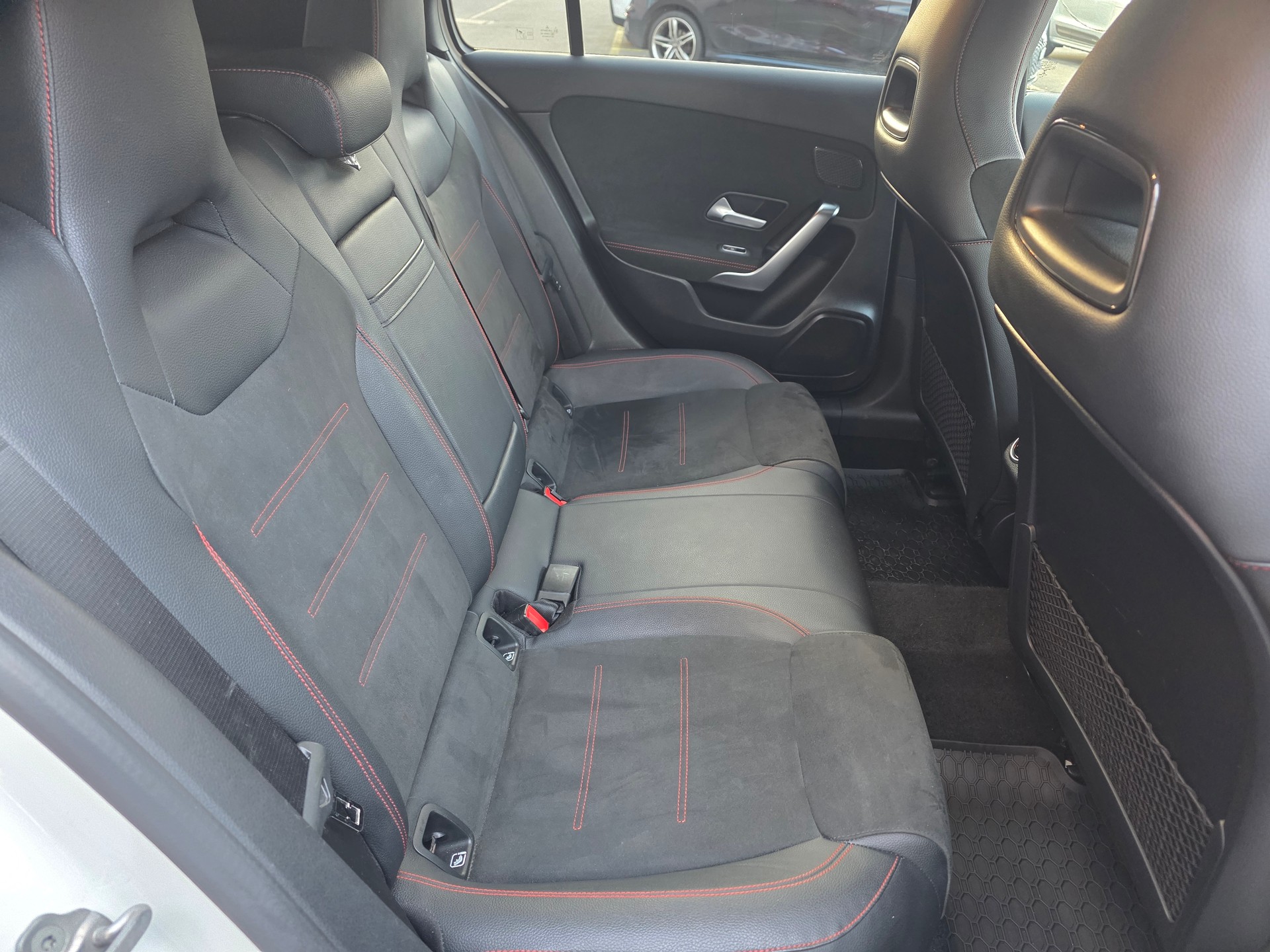 MERCEDES-BENZ A 200 AMG Line 7G-DCT-image-18