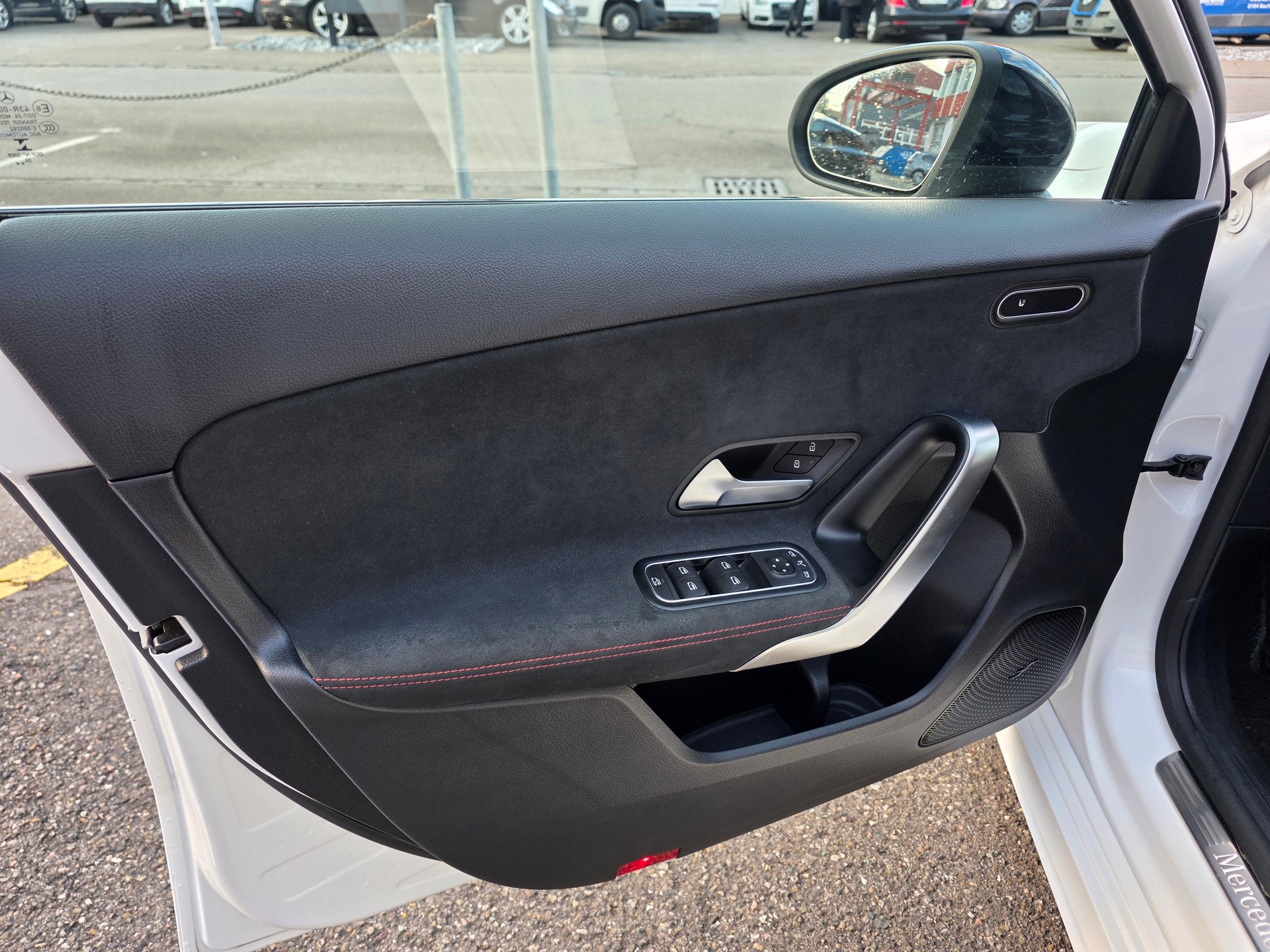 MERCEDES-BENZ A 200 AMG Line 7G-DCT-image-9