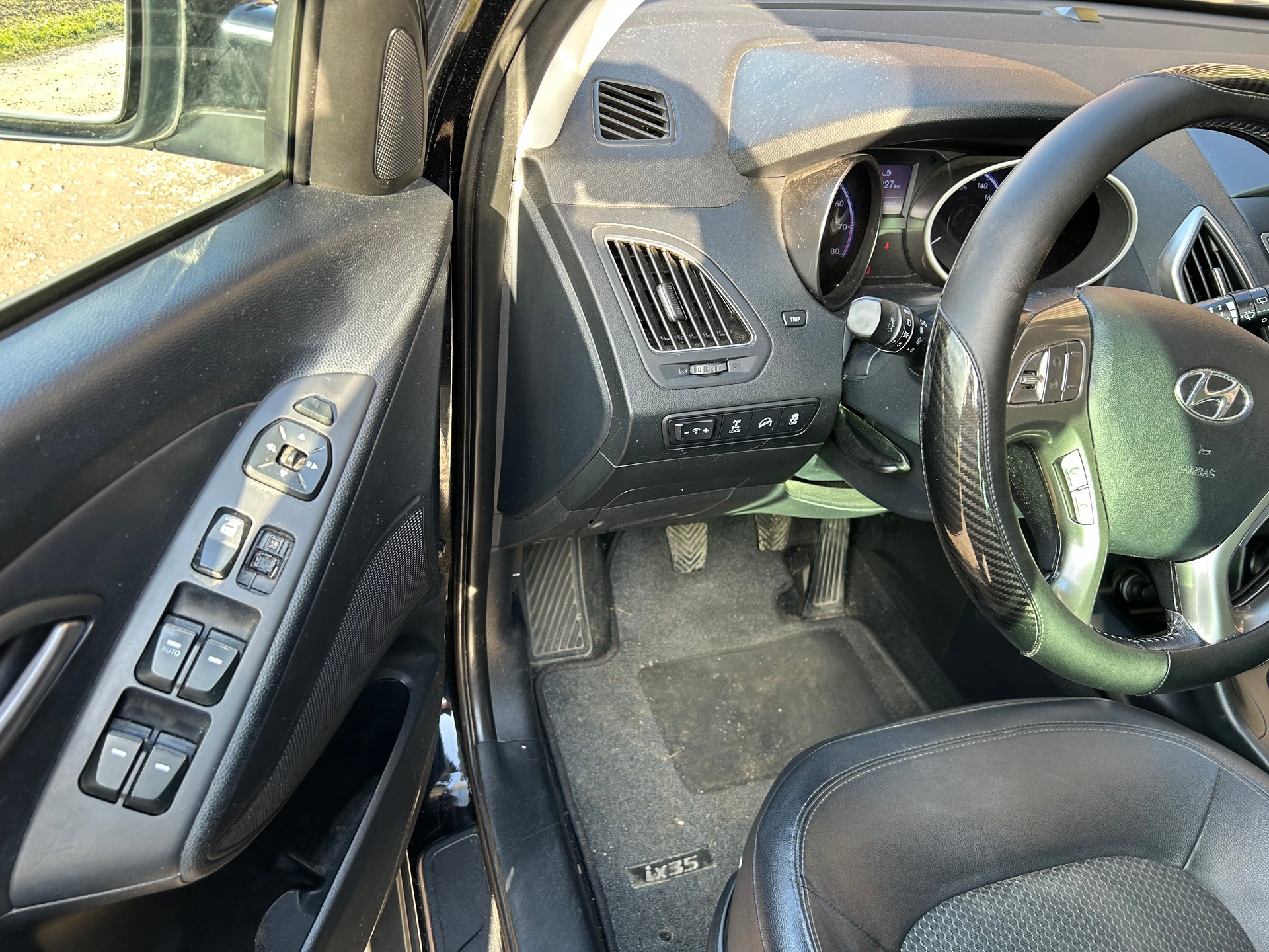 HYUNDAI iX 35 2.0 Premium 4WD-image-11