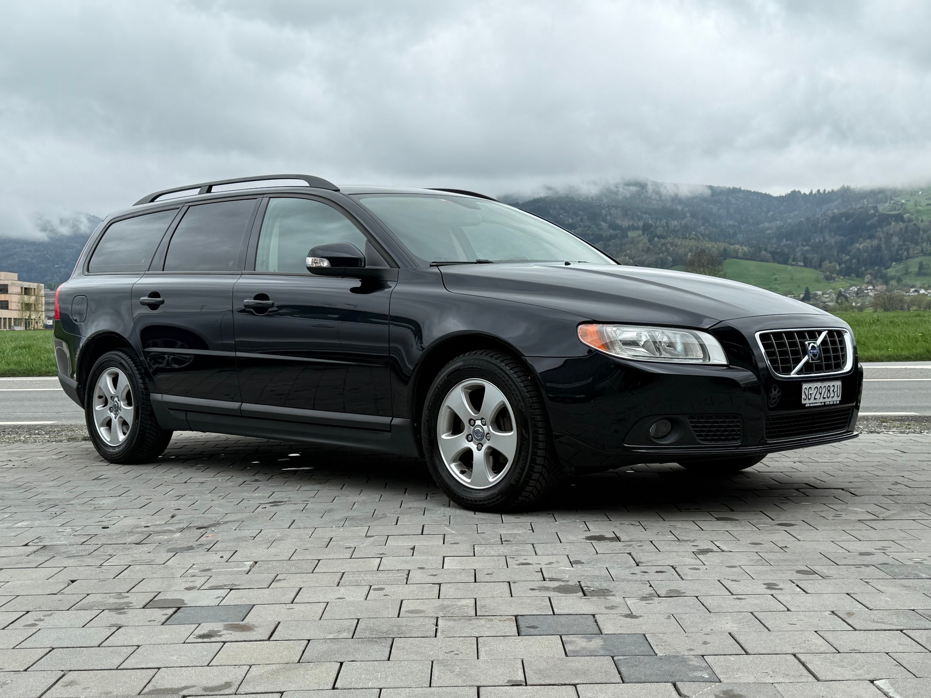 VOLVO V70 2.4D Kinetic Geartronic-image-1