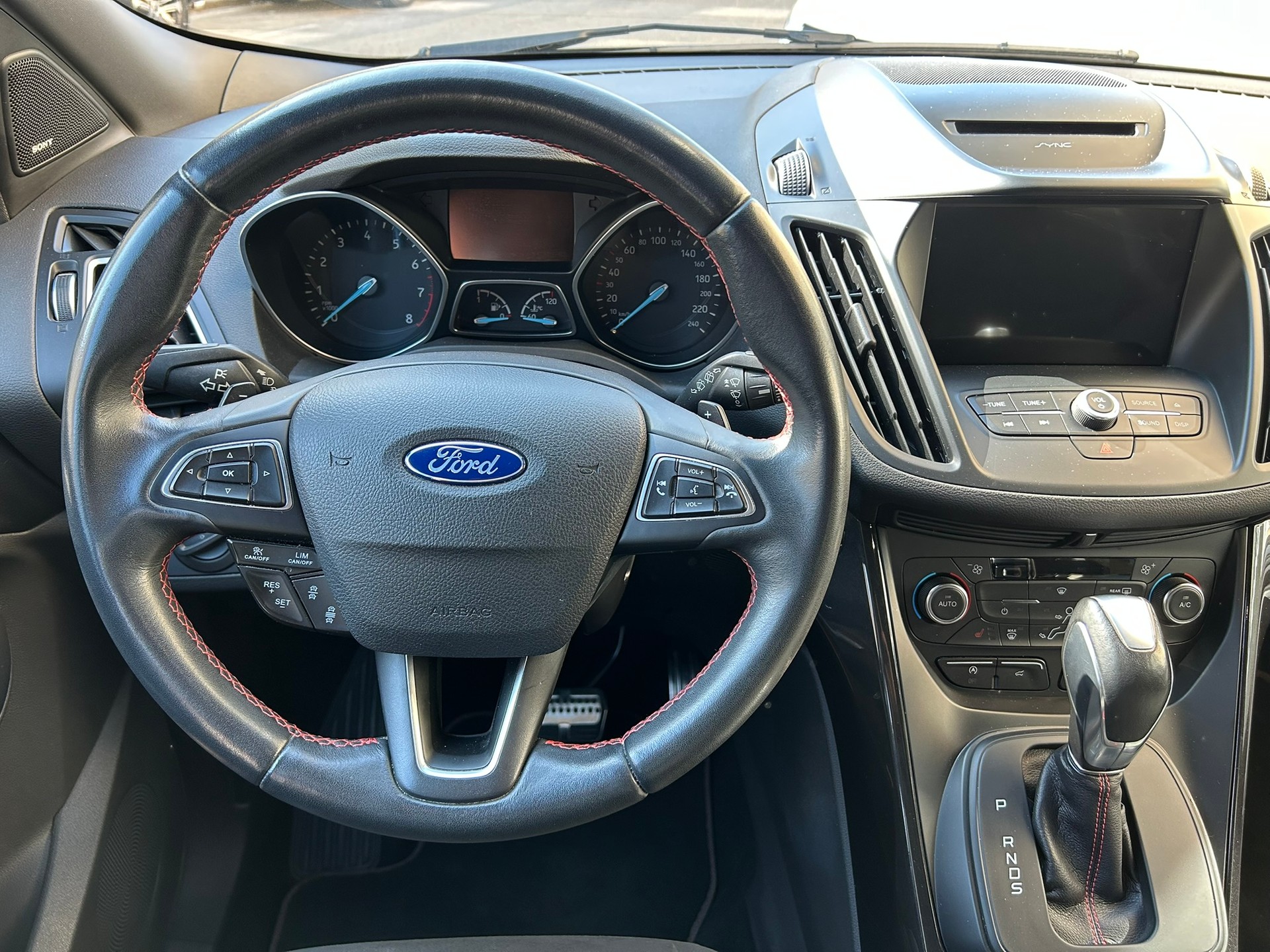 FORD Kuga 1.5 EcoBoost ST-Line AWD-image-10