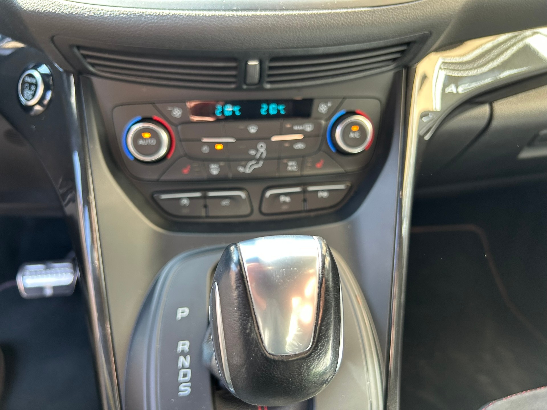 FORD Kuga 1.5 EcoBoost ST-Line AWD-image-12