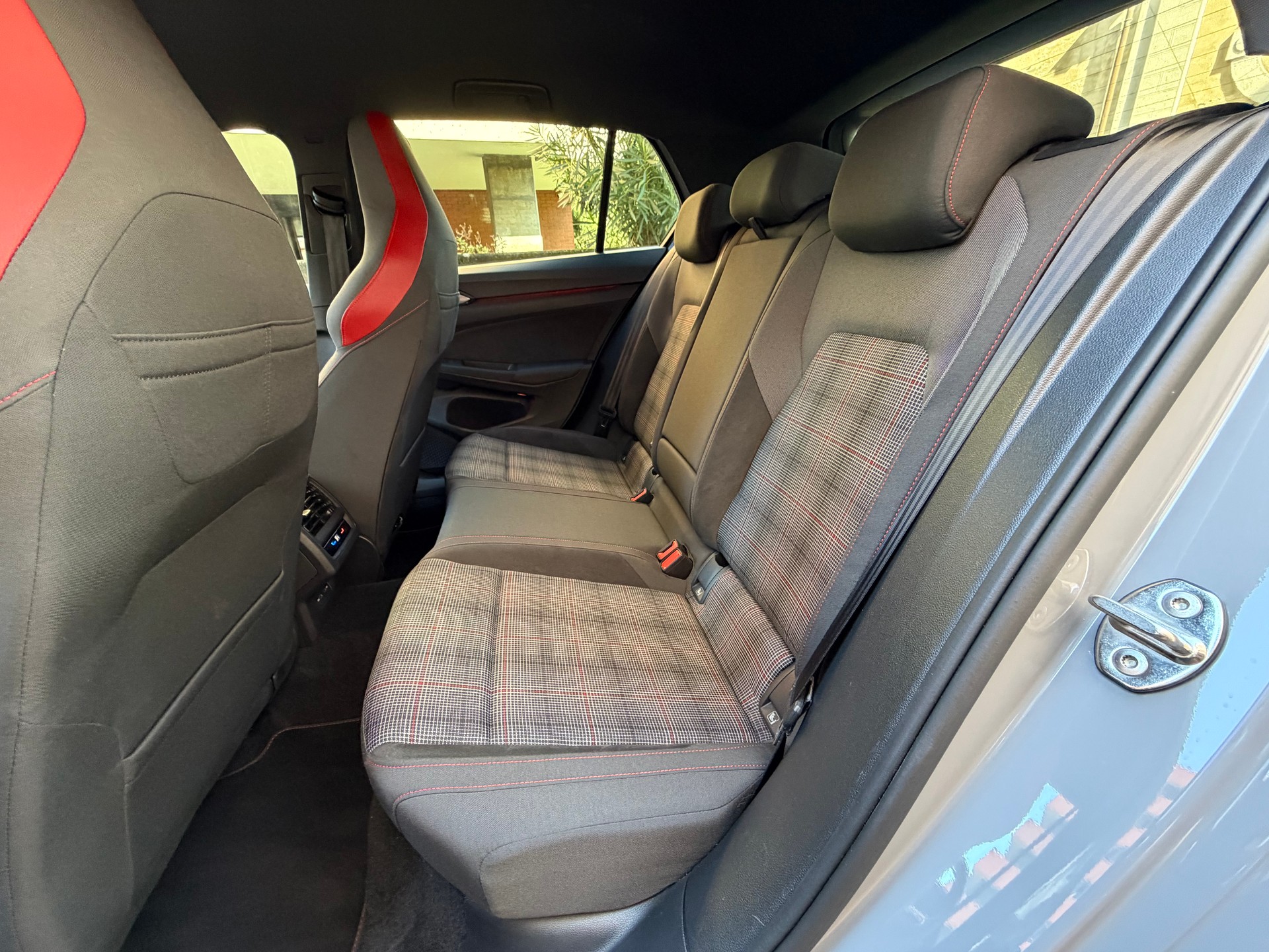 VW Golf 2.0 TSI GTI DSG-image-11