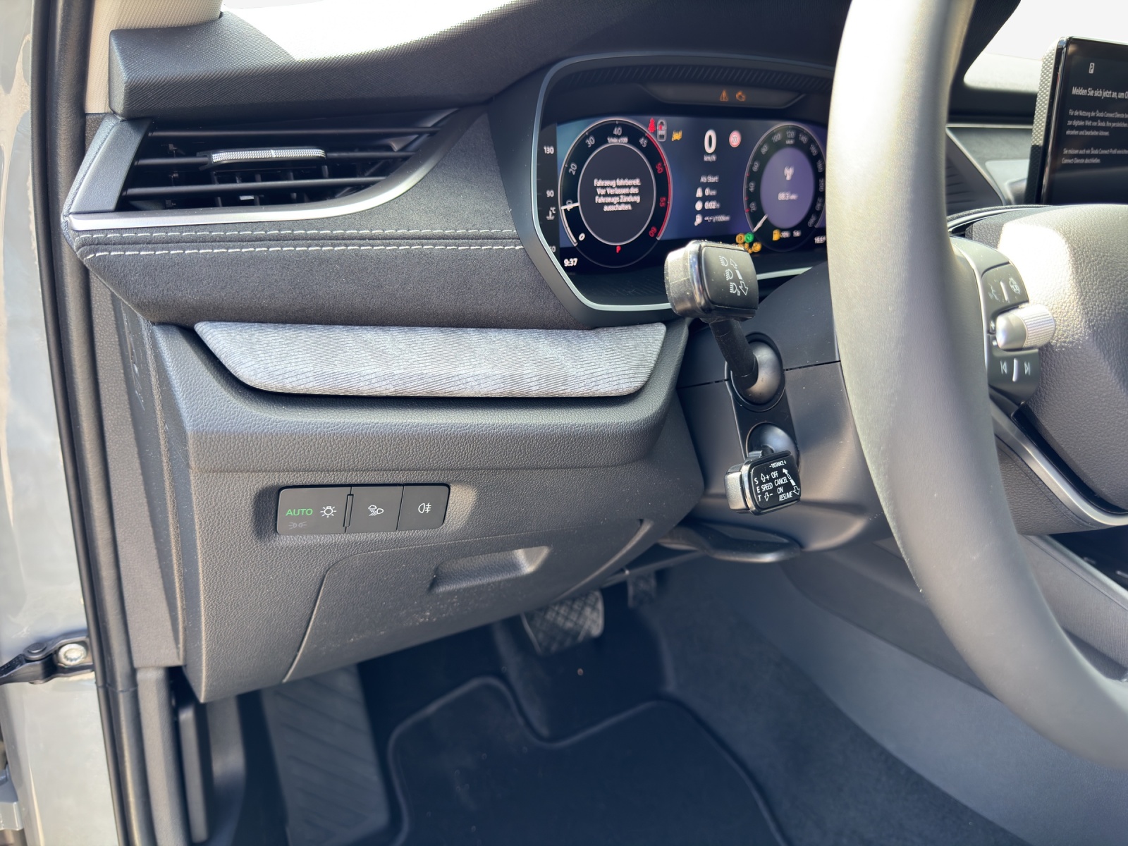 SKODA Octavia Combi 2.0 TDI DSG Selection-image-15