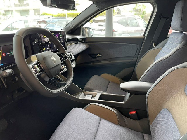RENAULT R5 E-Tech Comfort Range 52 kWh Techno-image-11