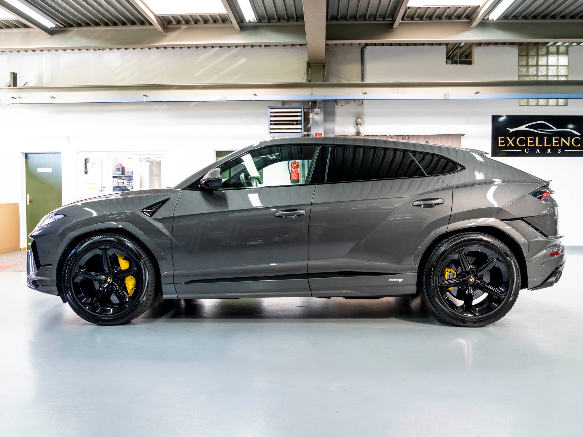 LAMBORGHINI URUS S HP 666 DERNIERE VERSION-showroom-element-3