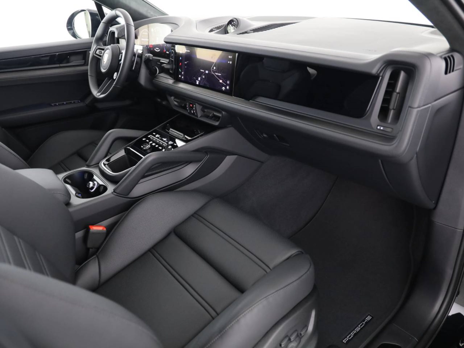 PORSCHE Cayenne GTS Coupé-image-11