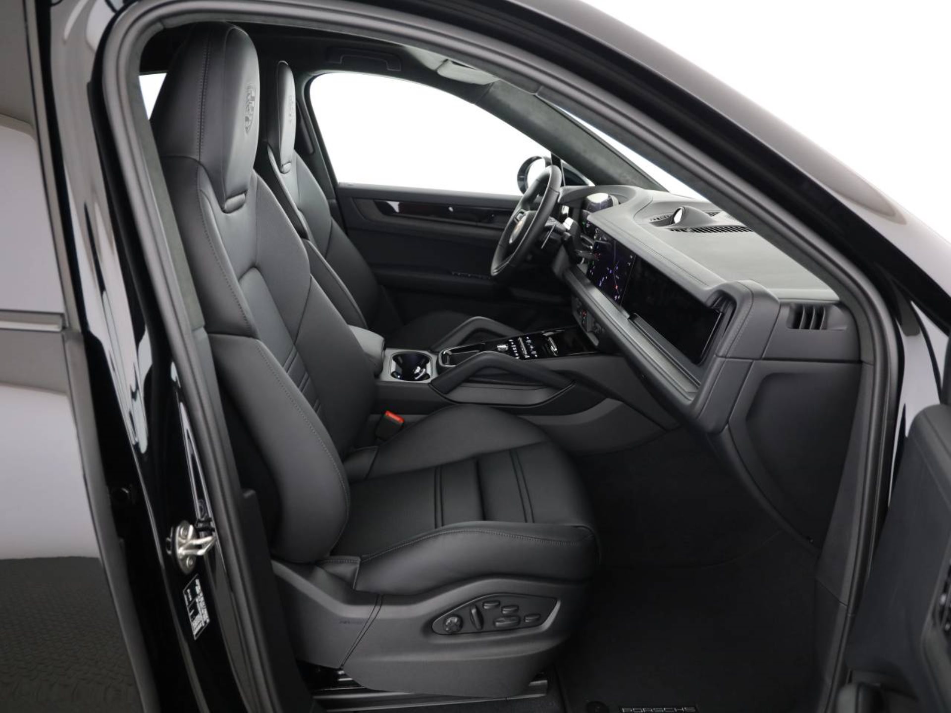 PORSCHE Cayenne GTS Coupé-image-12