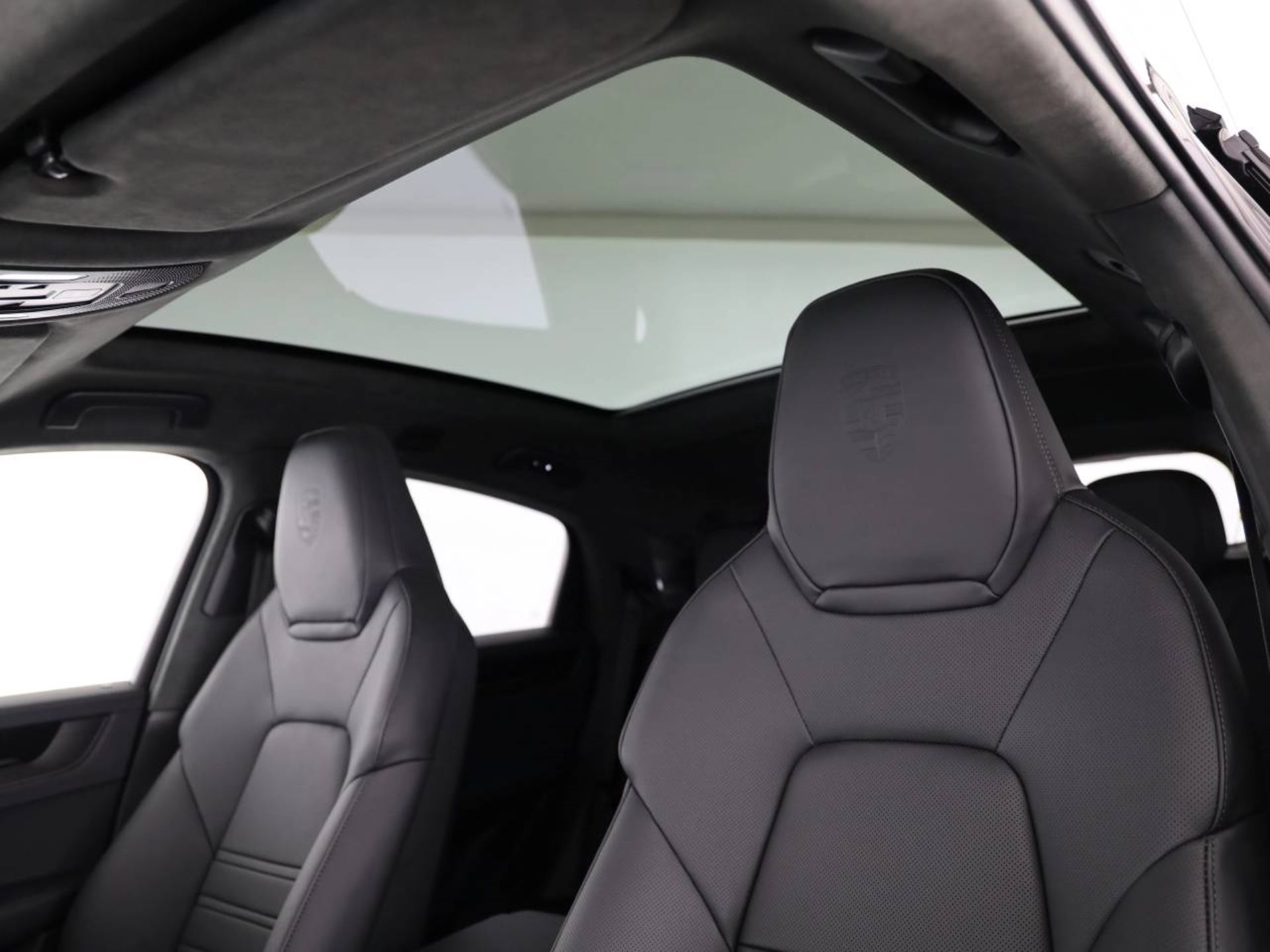 PORSCHE Cayenne GTS Coupé-image-16