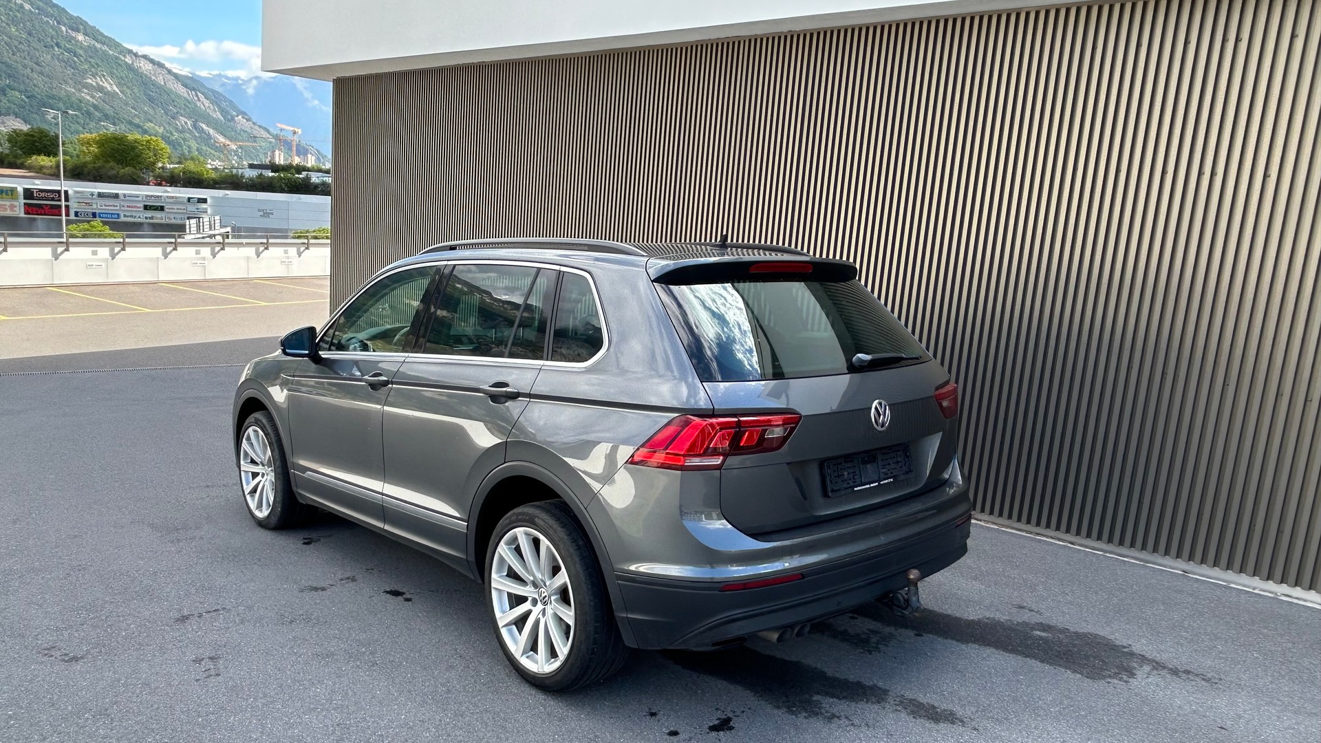 VW Tiguan 2.0 TDI SCR Comfortline 4Motion DSG-image-2