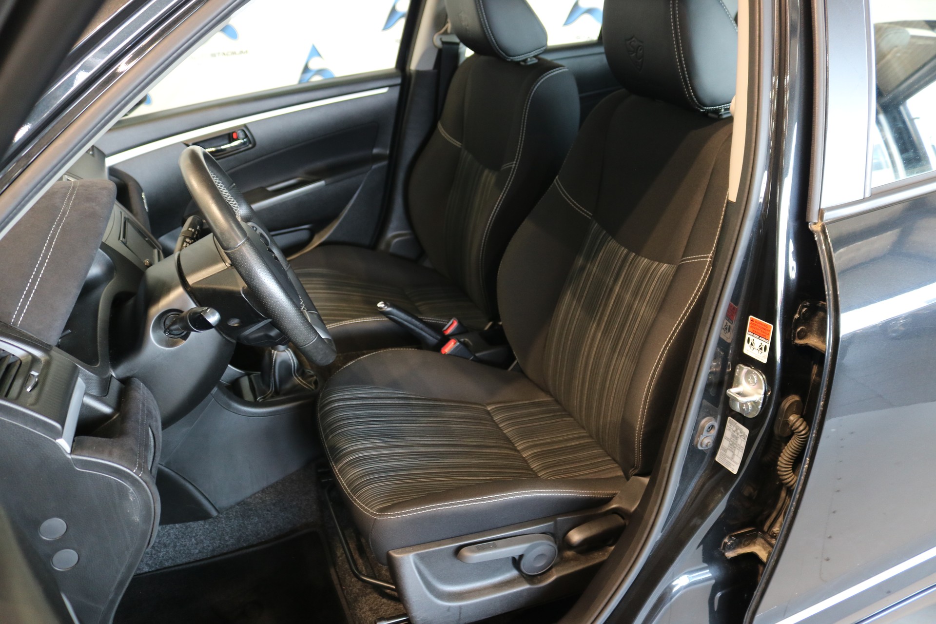 SUZUKI Swift 1.2i 16V Sergio Cellano-showroom-element-3