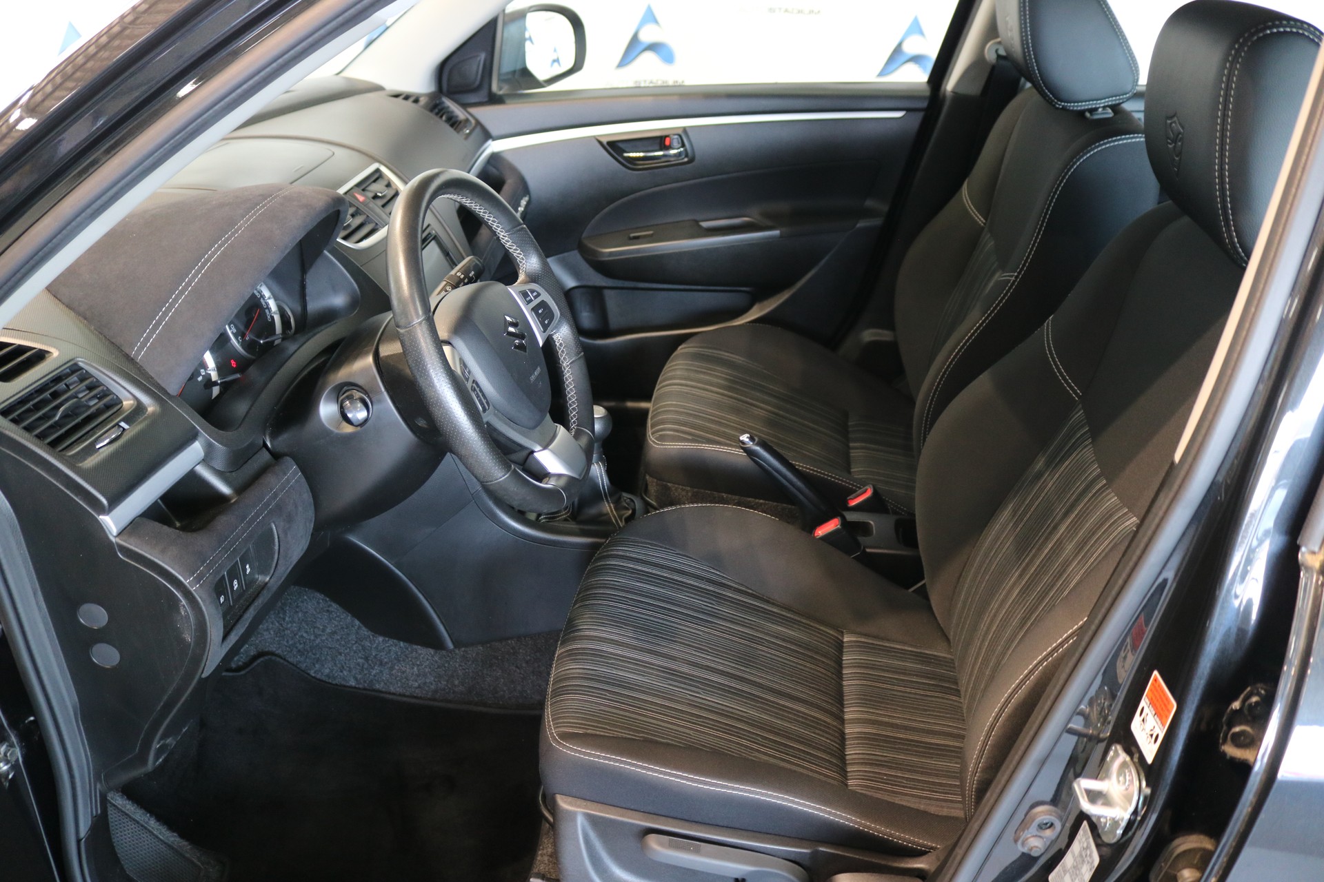 SUZUKI Swift 1.2i 16V Sergio Cellano-showroom-element-2