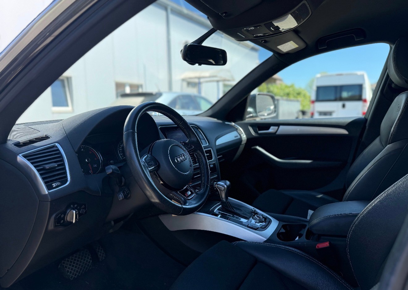 AUDI Q5 2.0 TDI quattro S-tronic-image-10