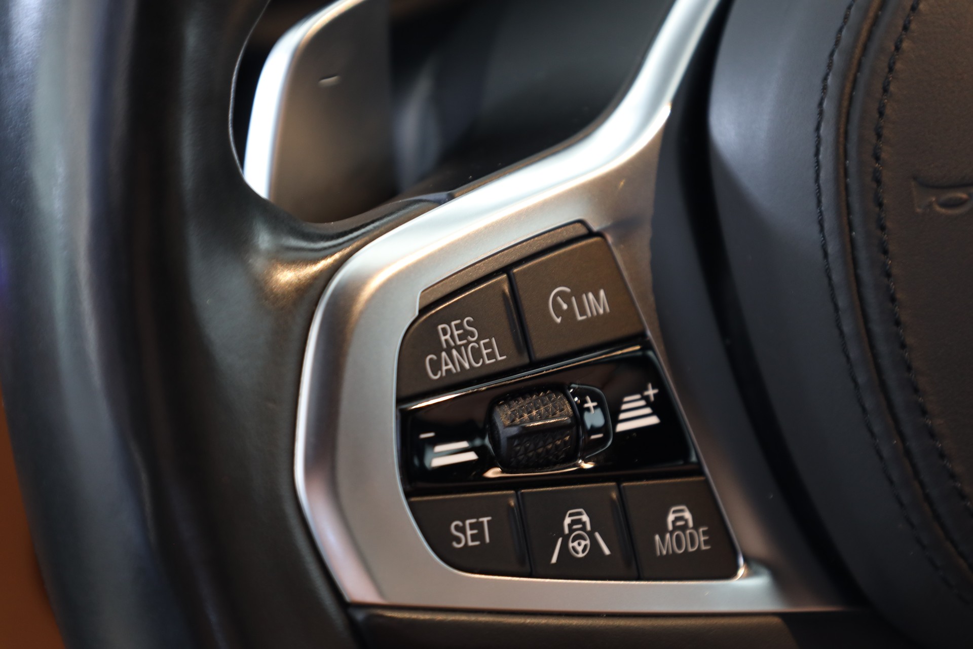 BMW 320i xDrive Steptronic M Sport-image-13