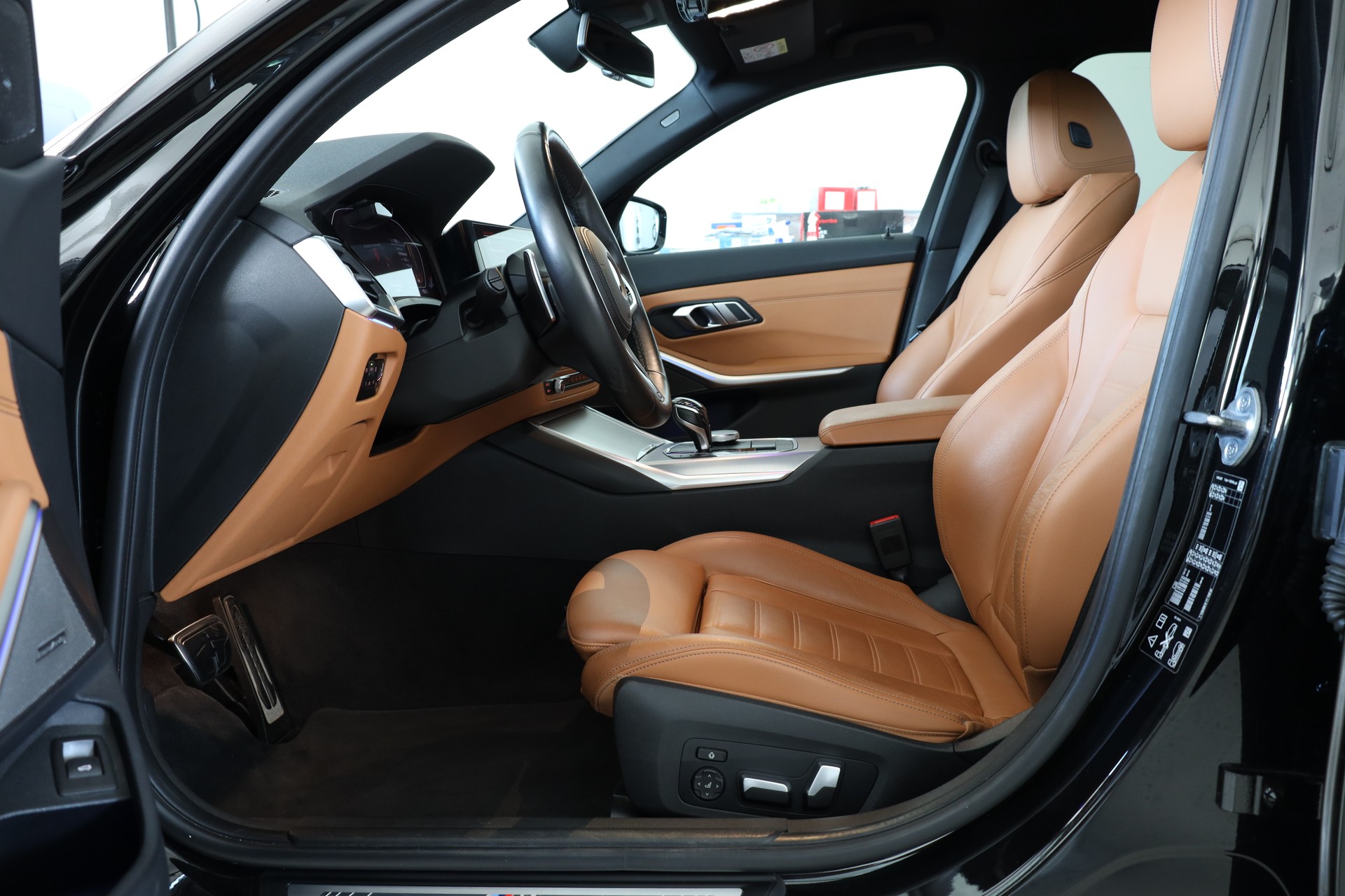 BMW 320i xDrive Steptronic M Sport-image-11