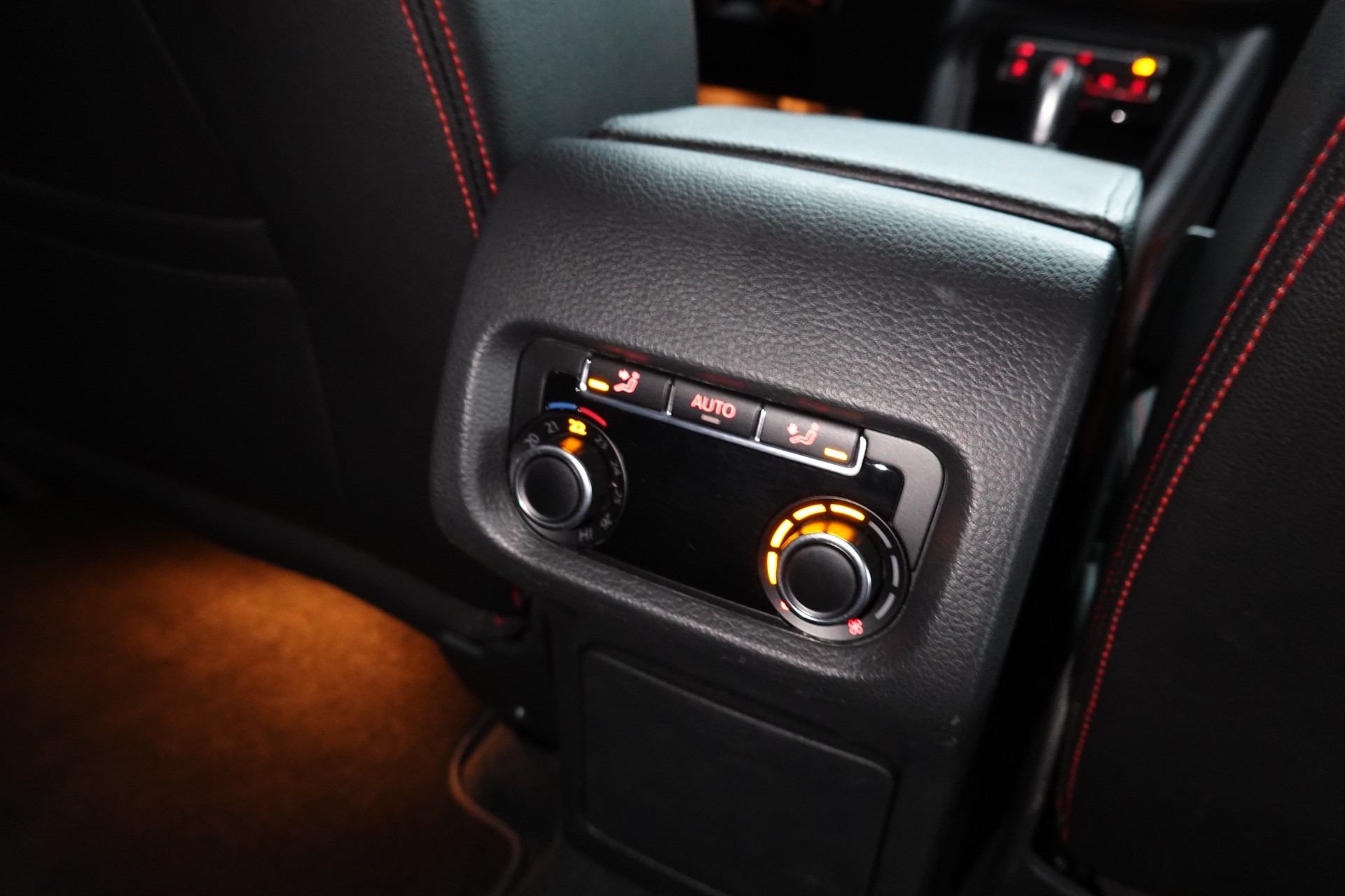SEAT ALHAMBRA 2.0 TDI FR LINE 4 DRIVE AHL 2.4T CH-FZ 7-PLÄTZER-image-39