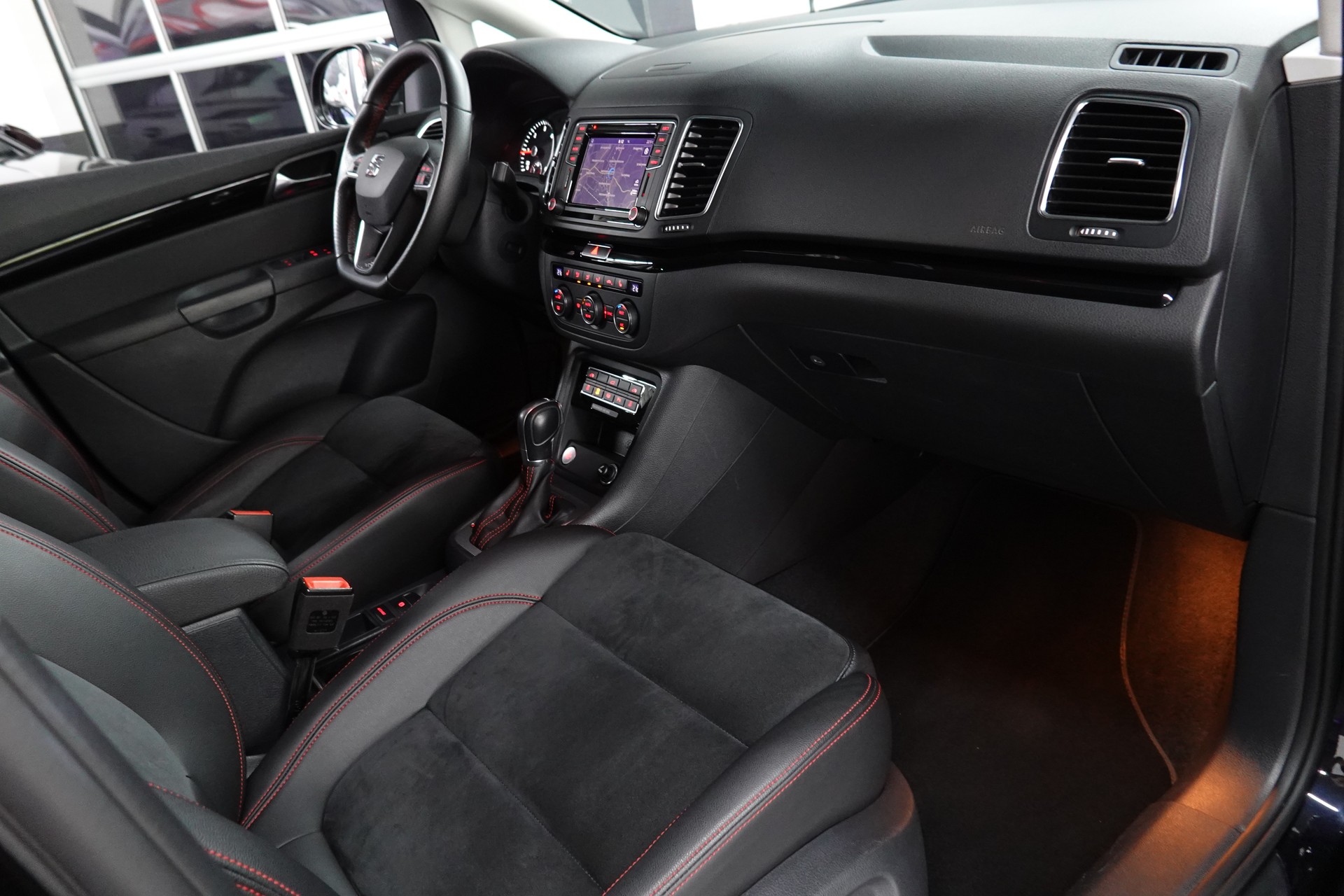 SEAT ALHAMBRA 2.0 TDI FR LINE 4 DRIVE AHL 2.4T CH-FZ 7-PLÄTZER-image-42