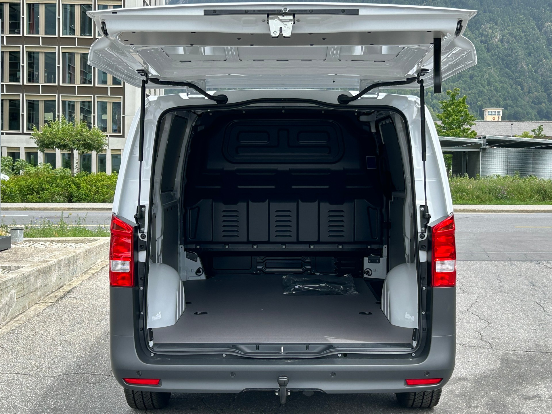 MERCEDES-BENZ Vito 114 CDI Kasten Worker Lang 4Matic-image-6