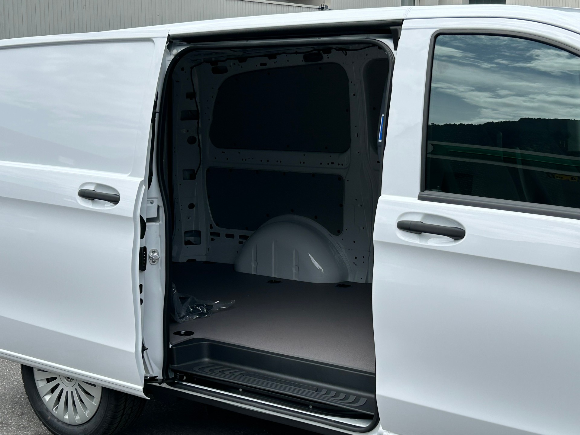 MERCEDES-BENZ Vito 114 CDI Kasten Worker Lang 4Matic-image-11