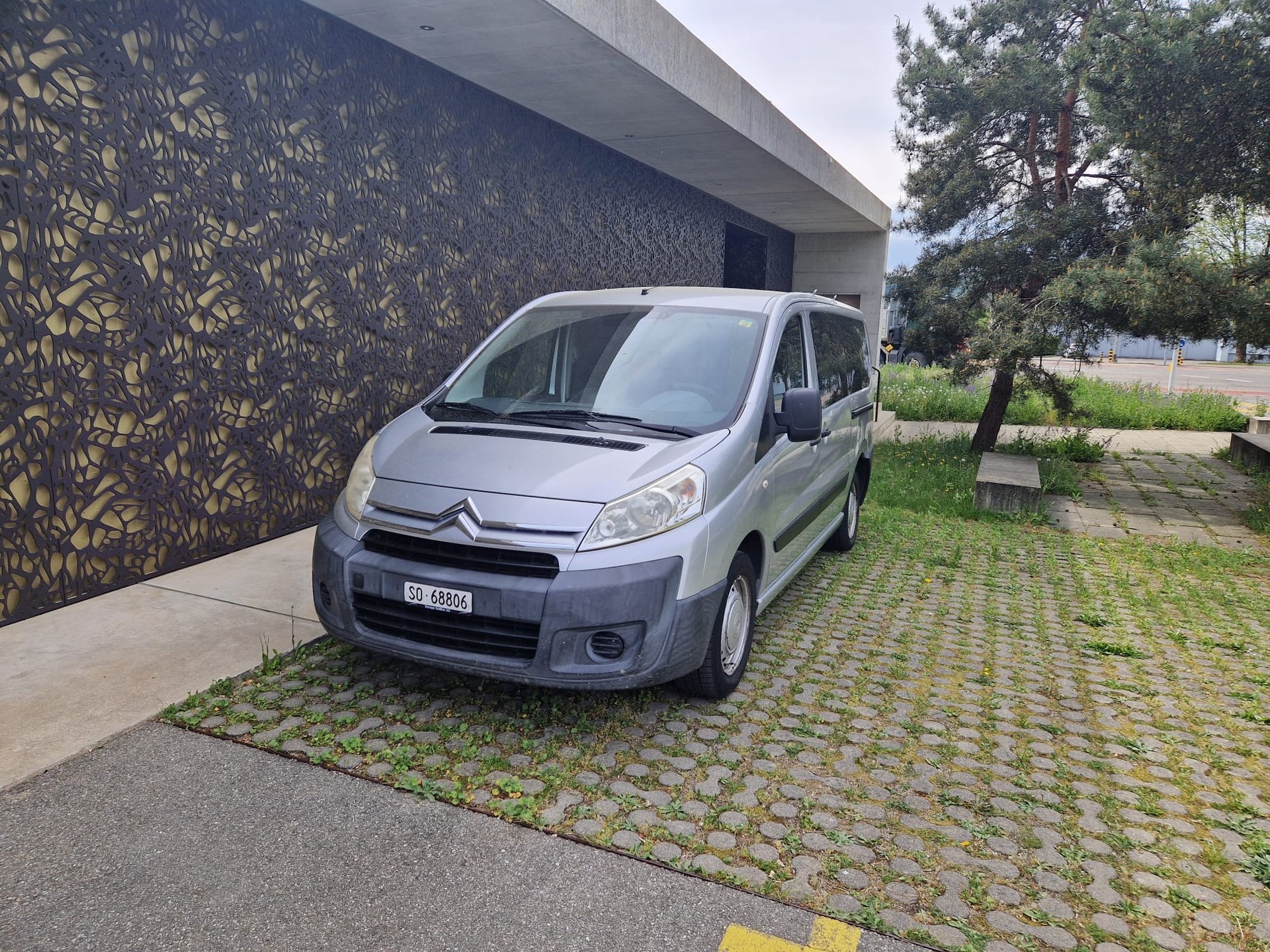 CITROEN FRISCH AB MFK. JUMPY FENSTER BUS. 2.0i 16V 10 L1H1. NUR 95`000 KM. TOP GEPFLEGT. AB MFK. PREIS 7900.--showroom-element-3
