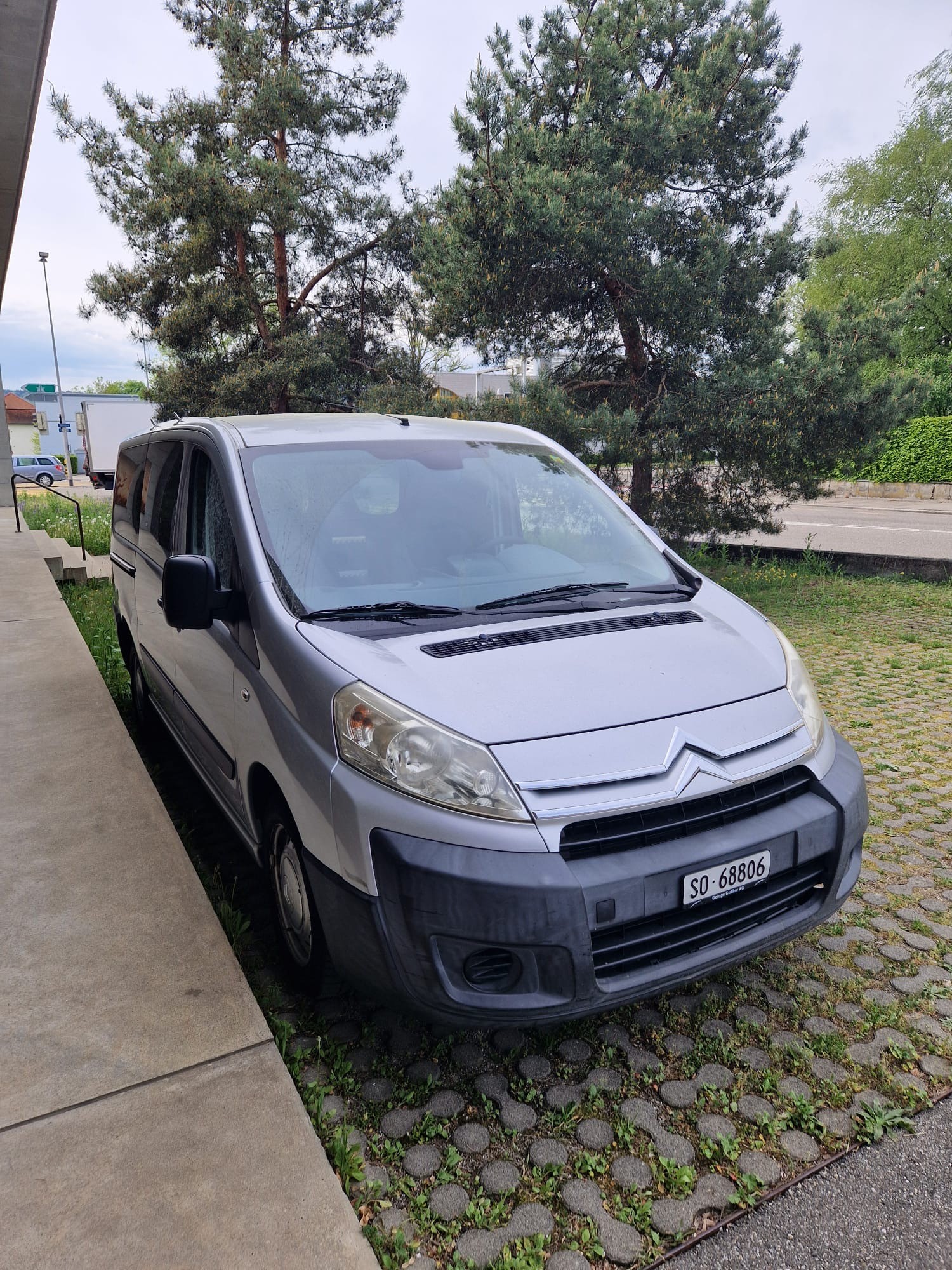 CITROEN FRISCH AB MFK. JUMPY FENSTER BUS. 2.0i 16V 10 L1H1. NUR 95`000 KM. TOP GEPFLEGT. AB MFK. PREIS 7900.--showroom-element-1