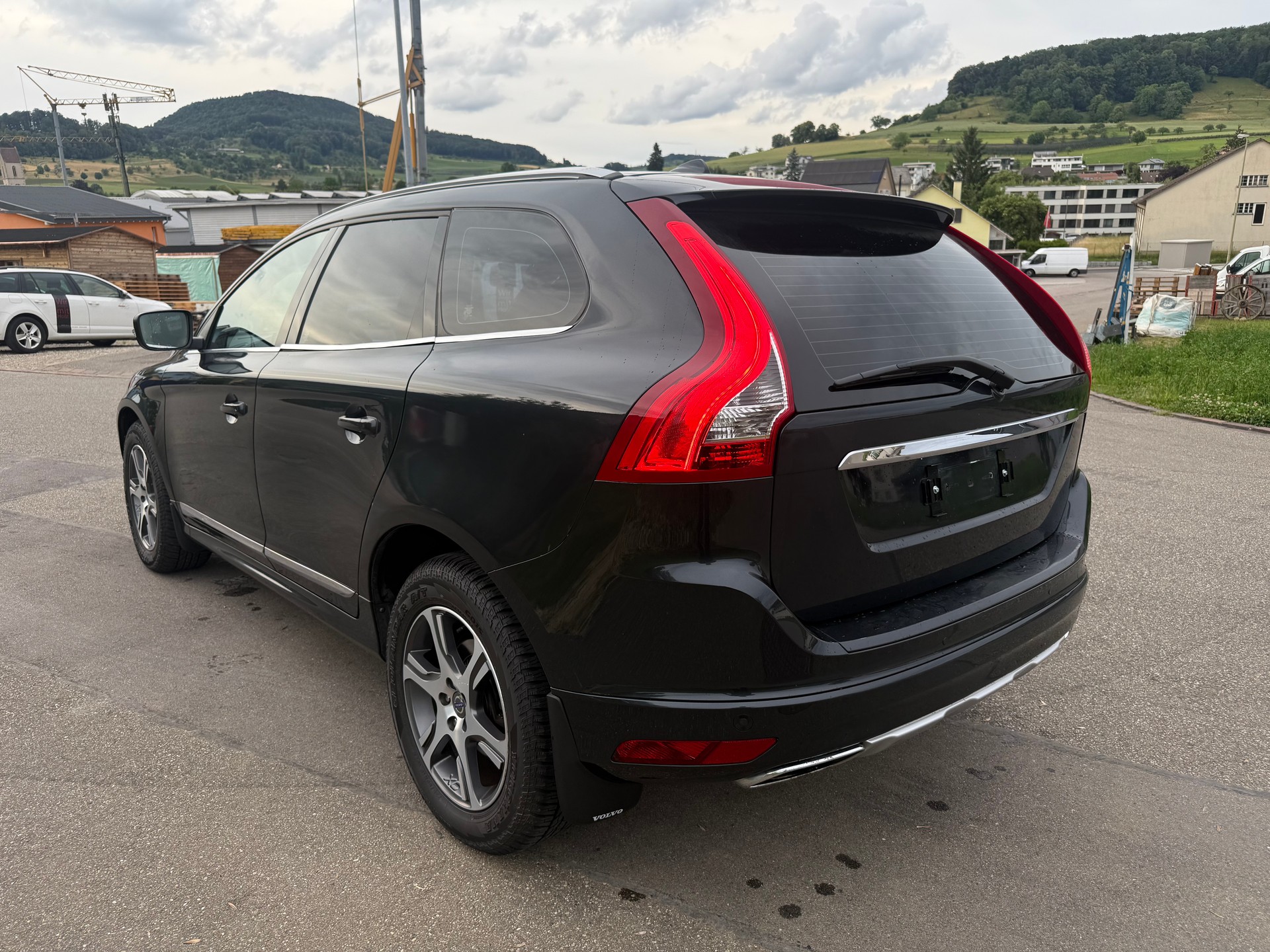 VOLVO XC60 D5 AWD Summum Geartronic-image-4