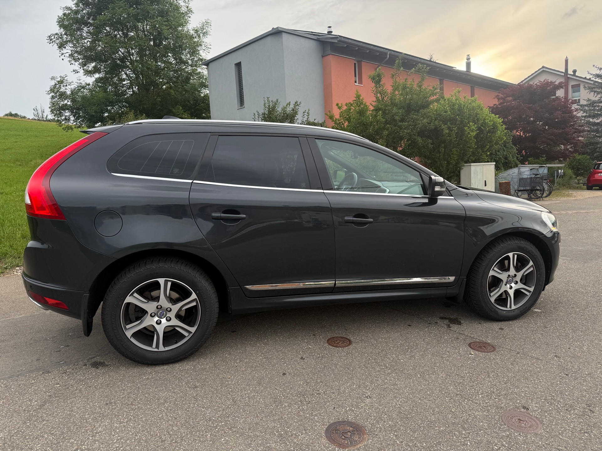 VOLVO XC60 D5 AWD Summum Geartronic-image-2