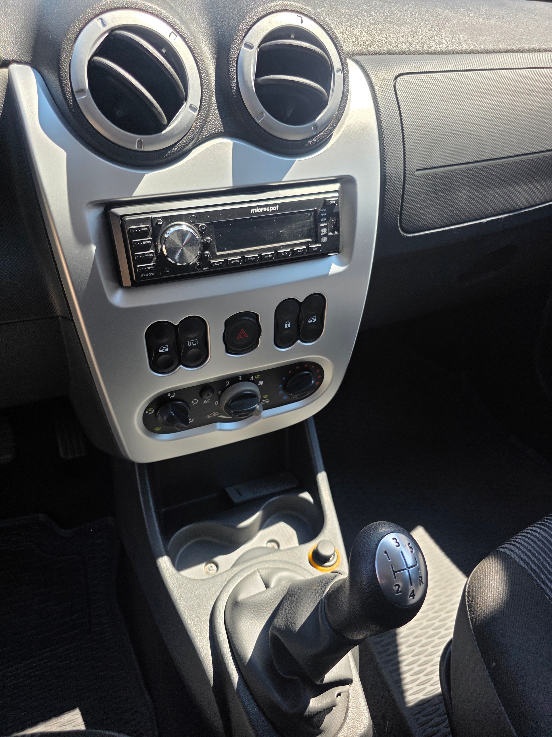 DACIA Sandero 1.6 Lauréate-image-9