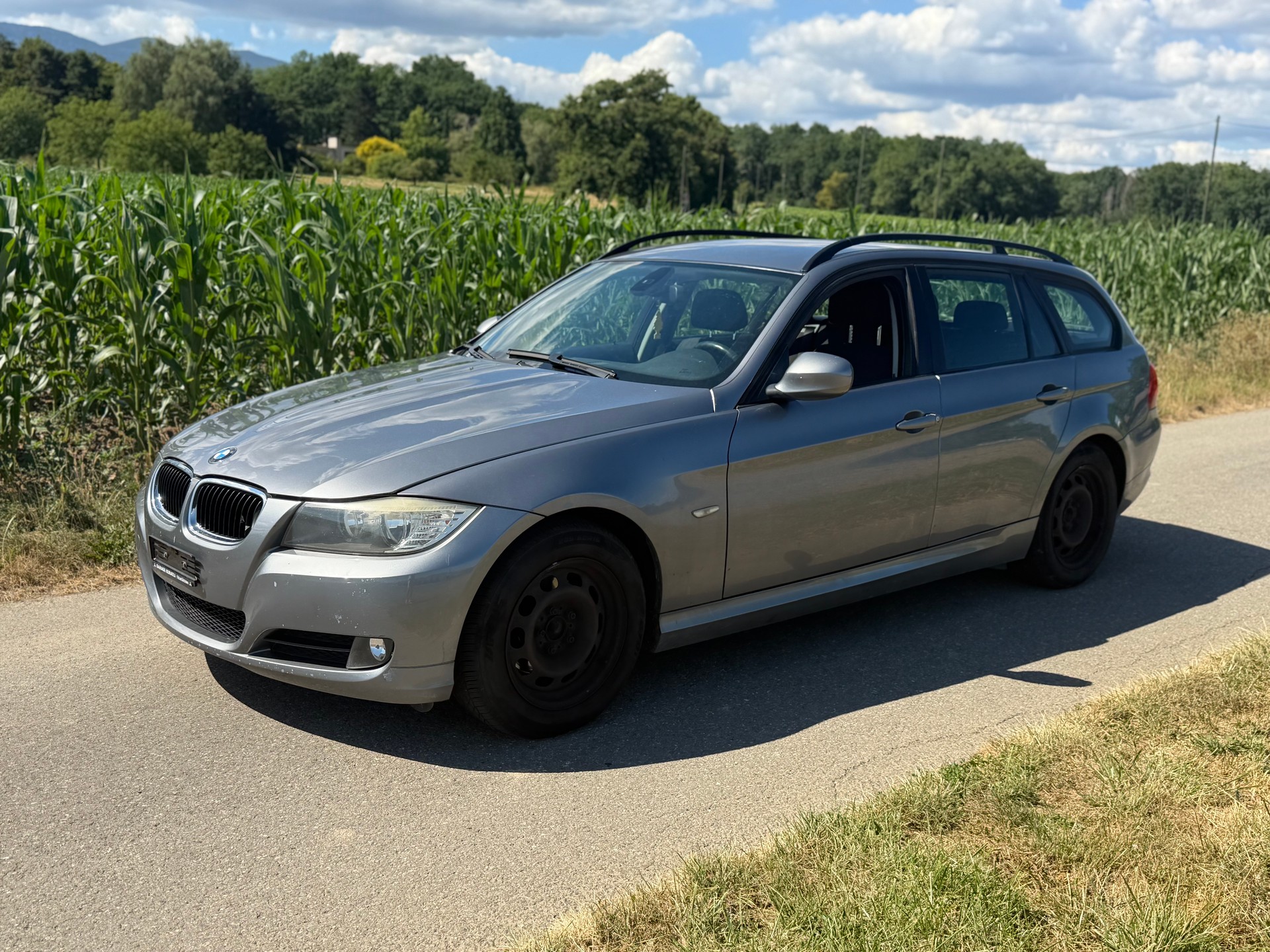 BMW 318i Touring-image-4
