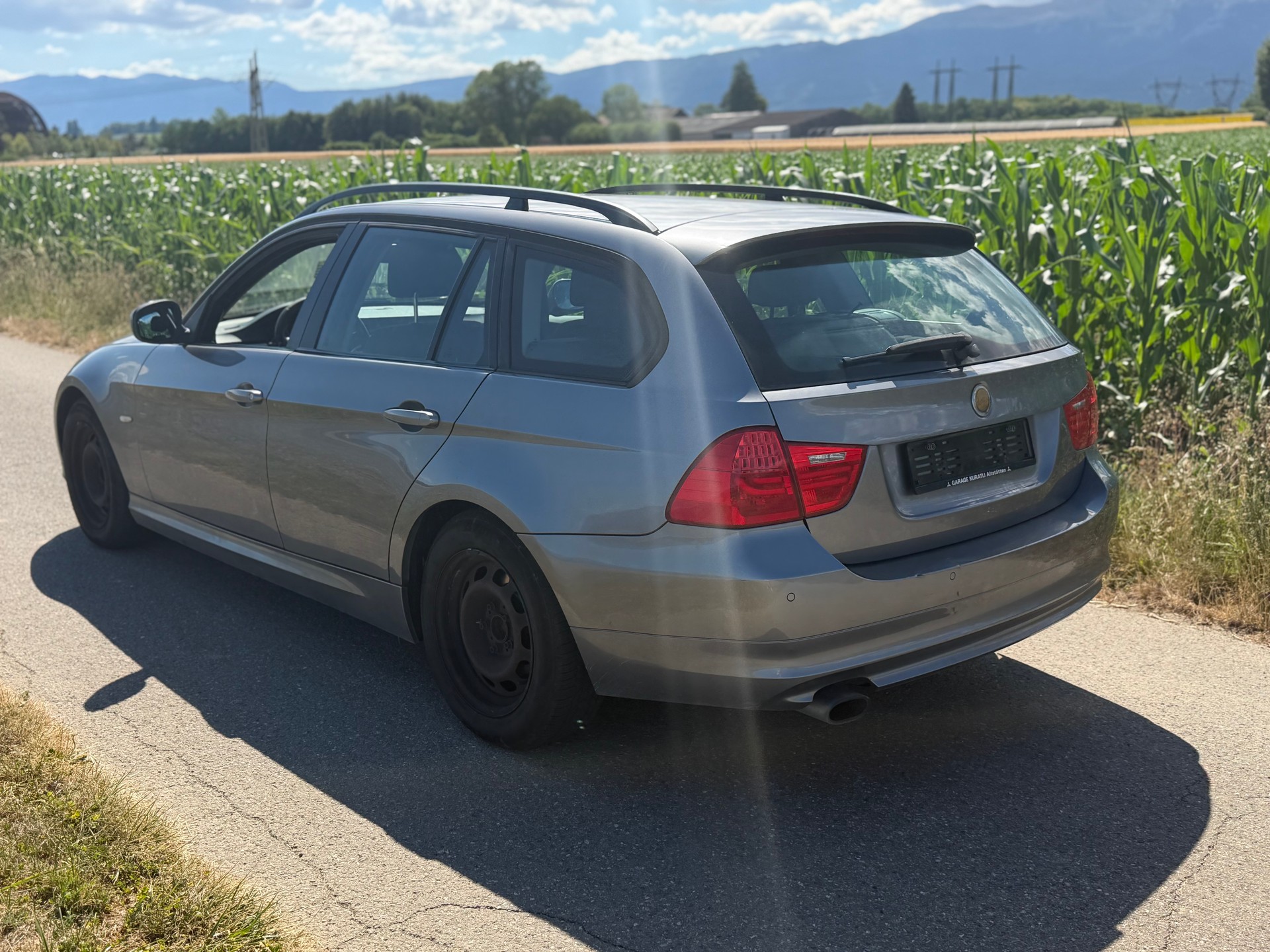 BMW 318i Touring-image-6