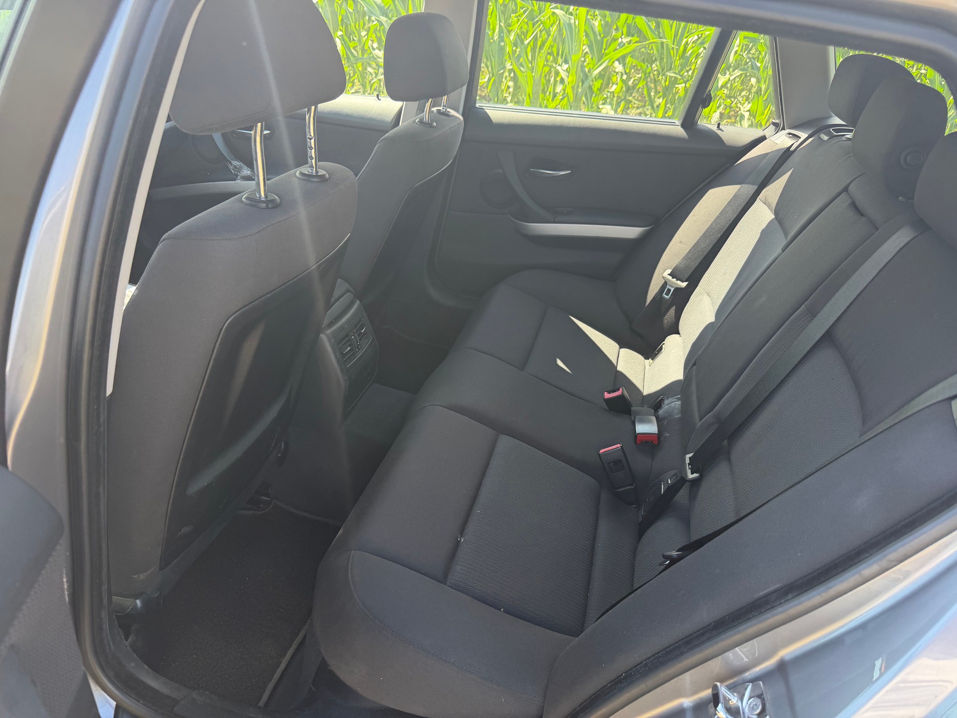 BMW 318i Touring-image-10