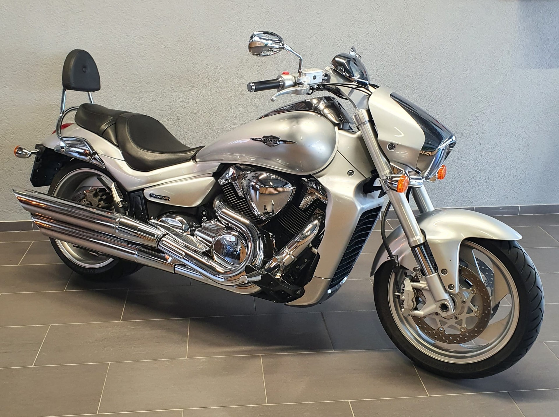 SUZUKI M 1800 R K6-image-0