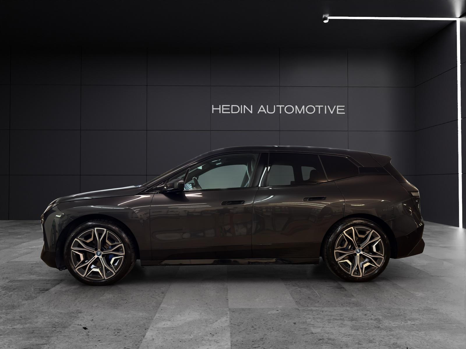 BMW iX xDrive50-showroom-element-1