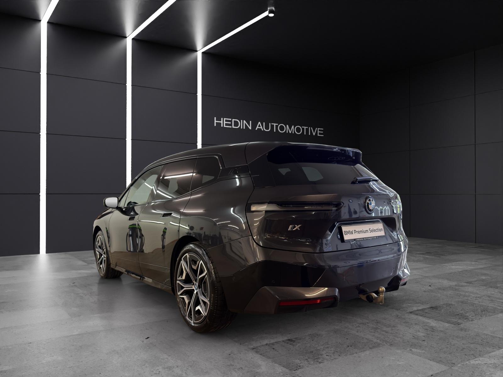 BMW iX xDrive50-showroom-element-2