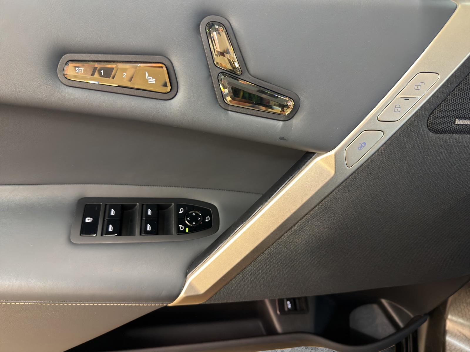 BMW iX xDrive50-image-9
