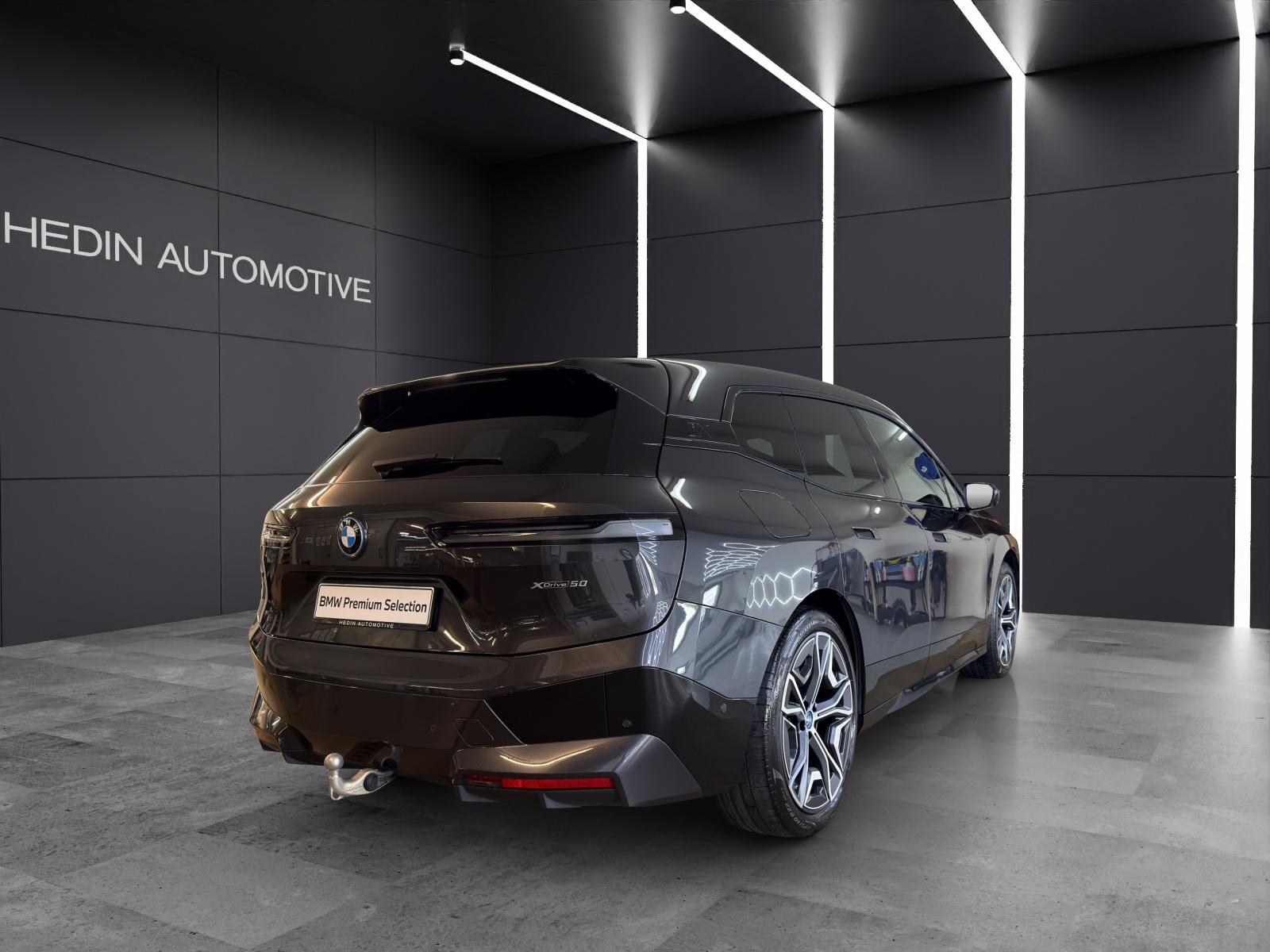 BMW iX xDrive50-image-4