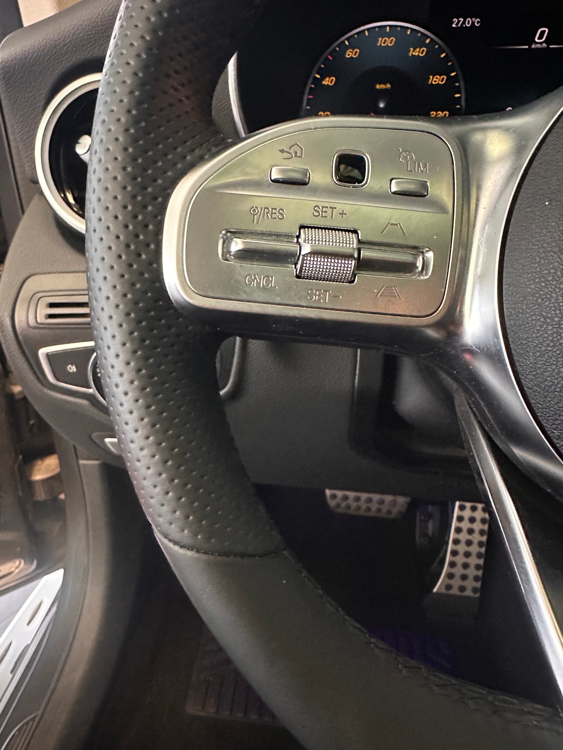 MERCEDES-BENZ GLC 220 d AMG Line 4m-image-17