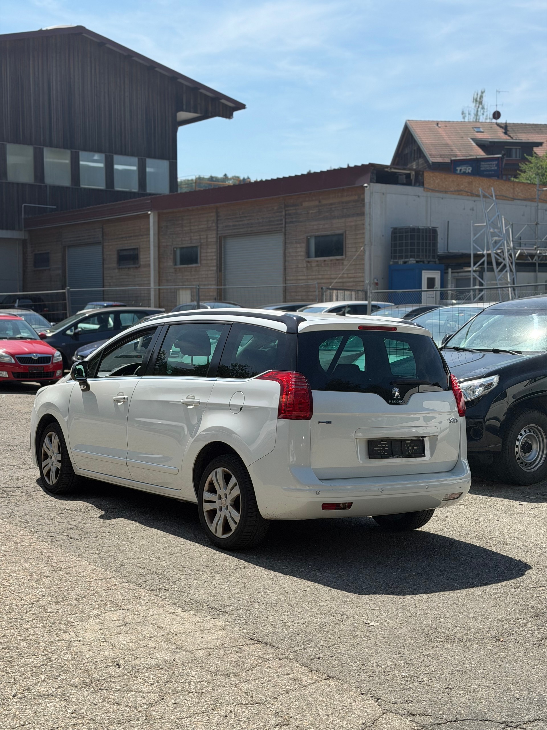 PEUGEOT 5008 1.6 BlueHDi Business Line Tiptronic-image-3