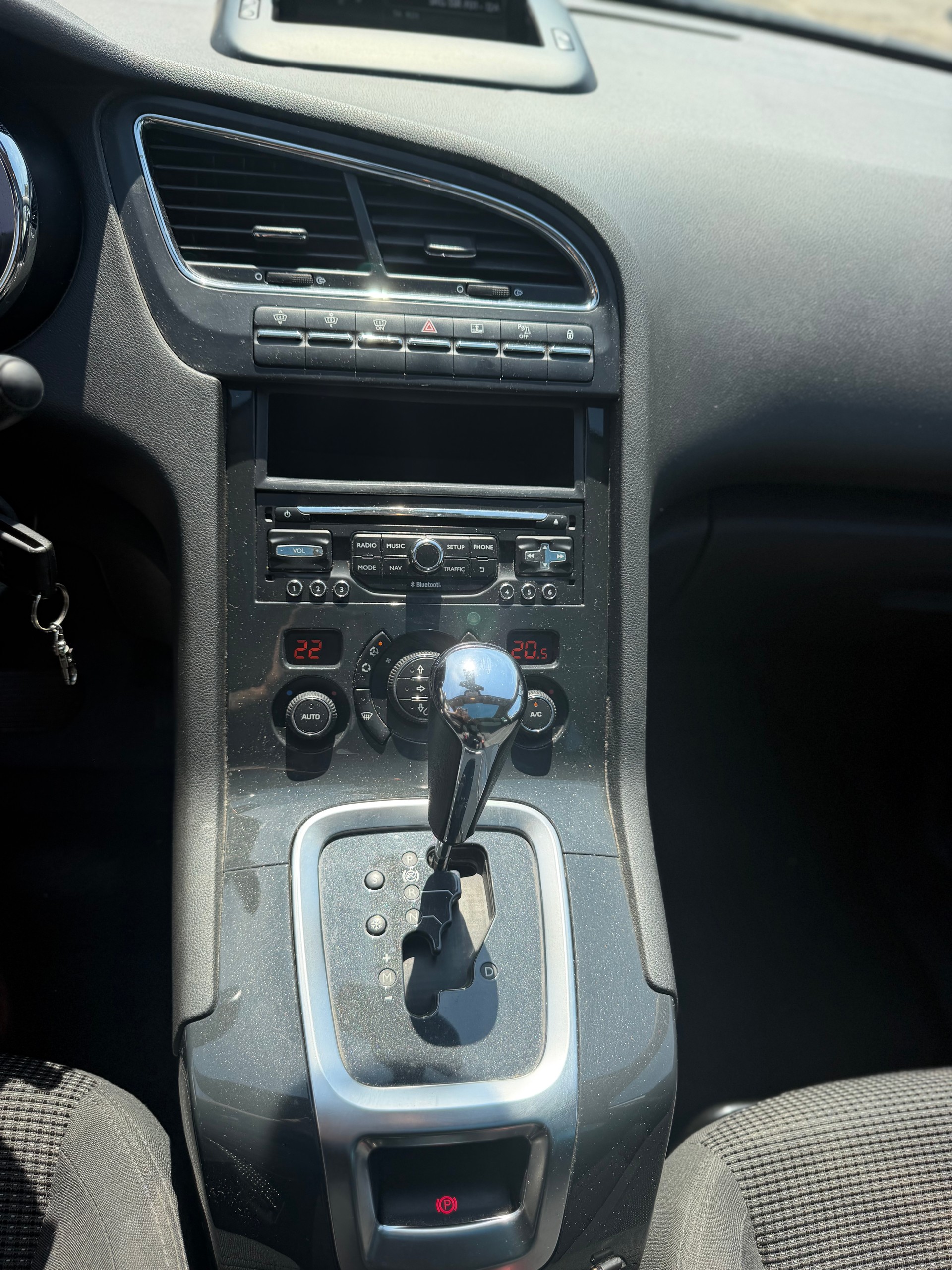 PEUGEOT 5008 1.6 BlueHDi Business Line Tiptronic-image-8